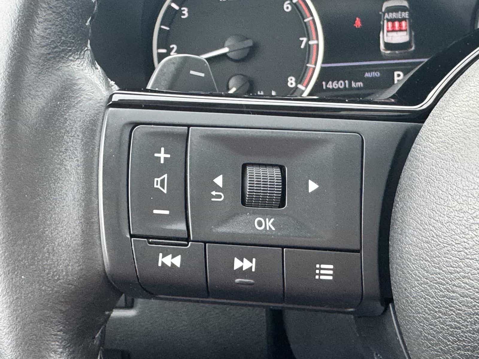 2023 Nissan Rogue SV - Image 22