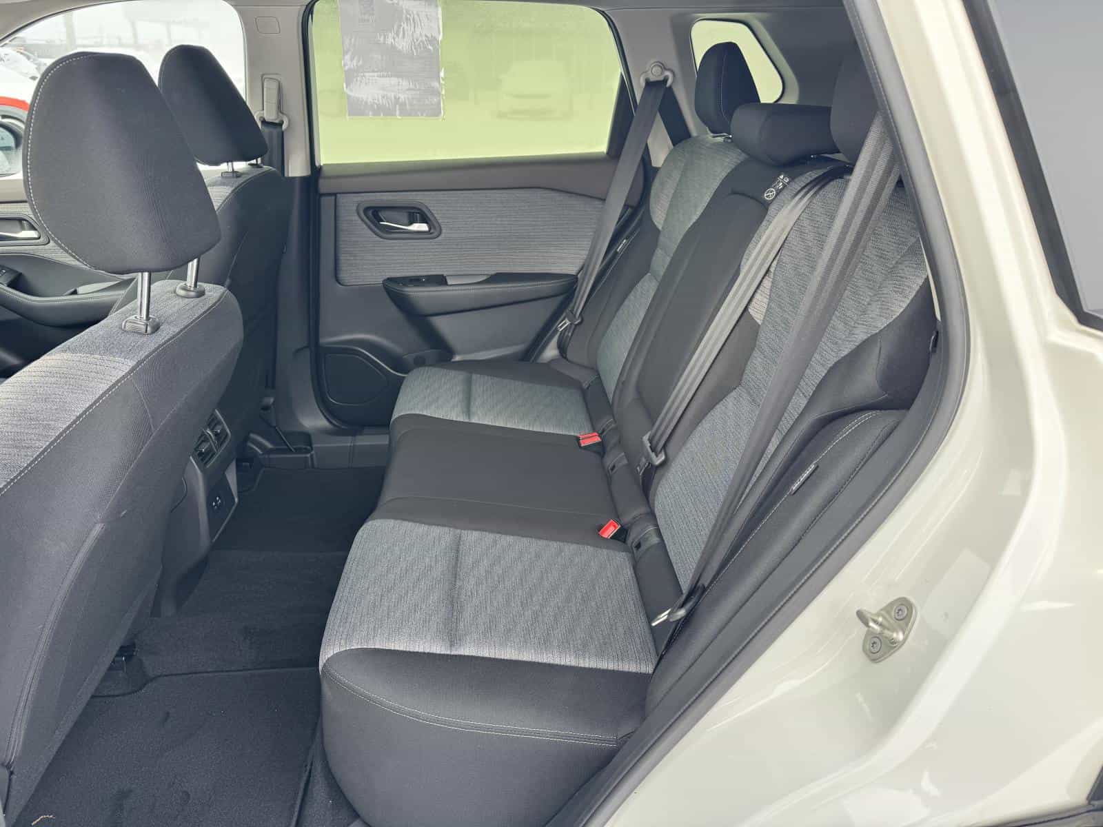 2023 Nissan Rogue SV - Image 20