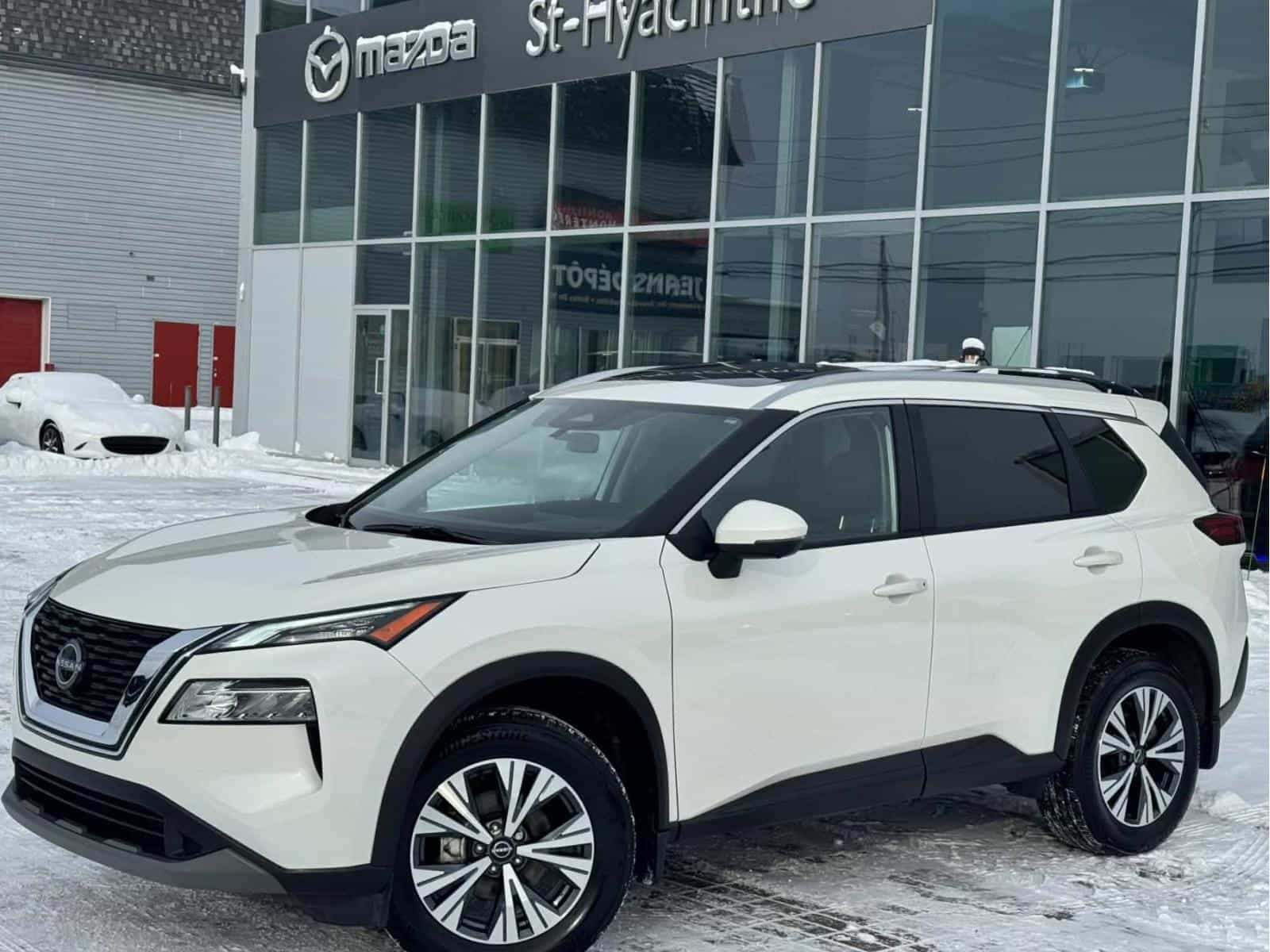 2023 Nissan Rogue SV - Image 1