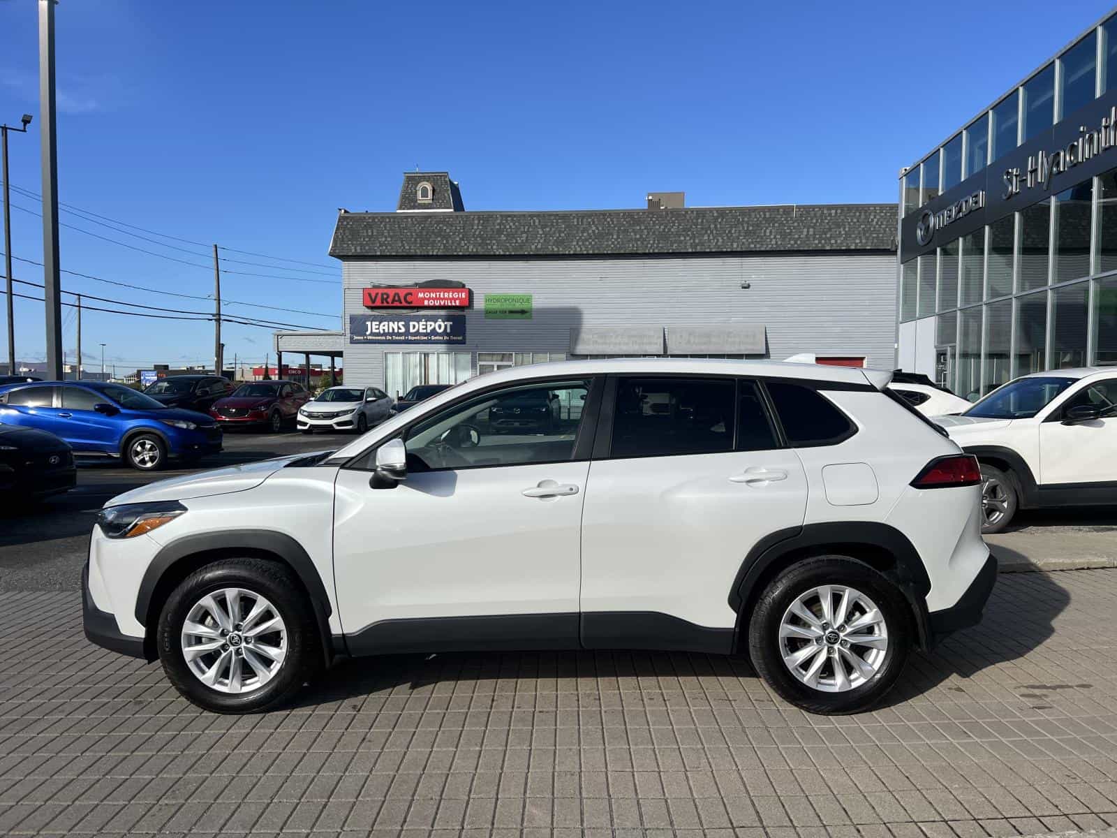 2024 Toyota Corolla Cross LE - Image 7