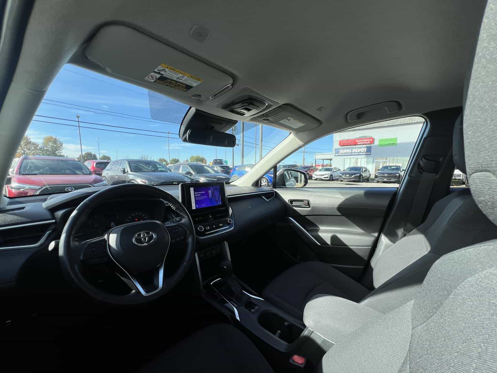 Image 19 Toyota Corolla Cross LE 2024