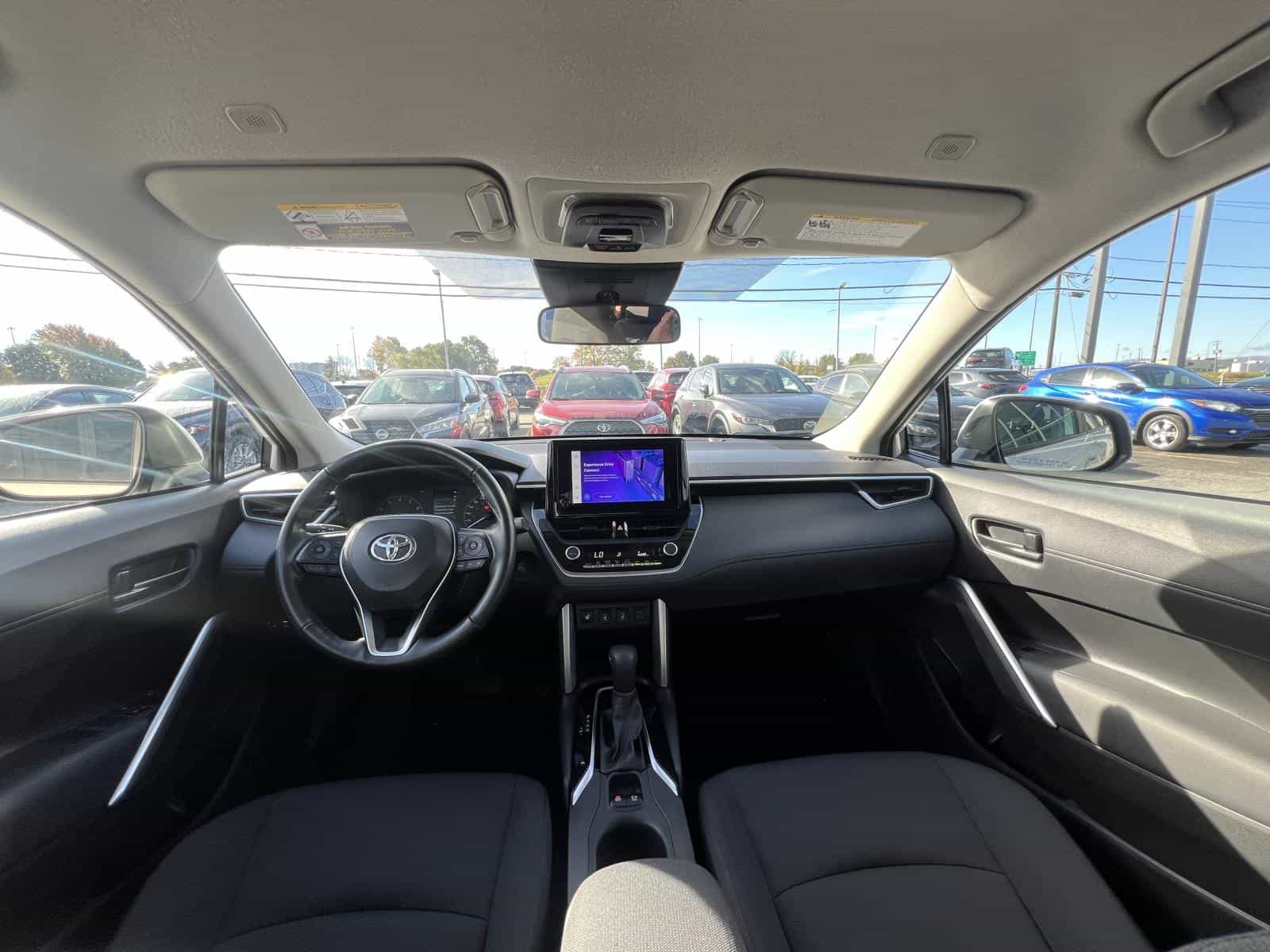 Image 18 Toyota Corolla Cross LE 2024