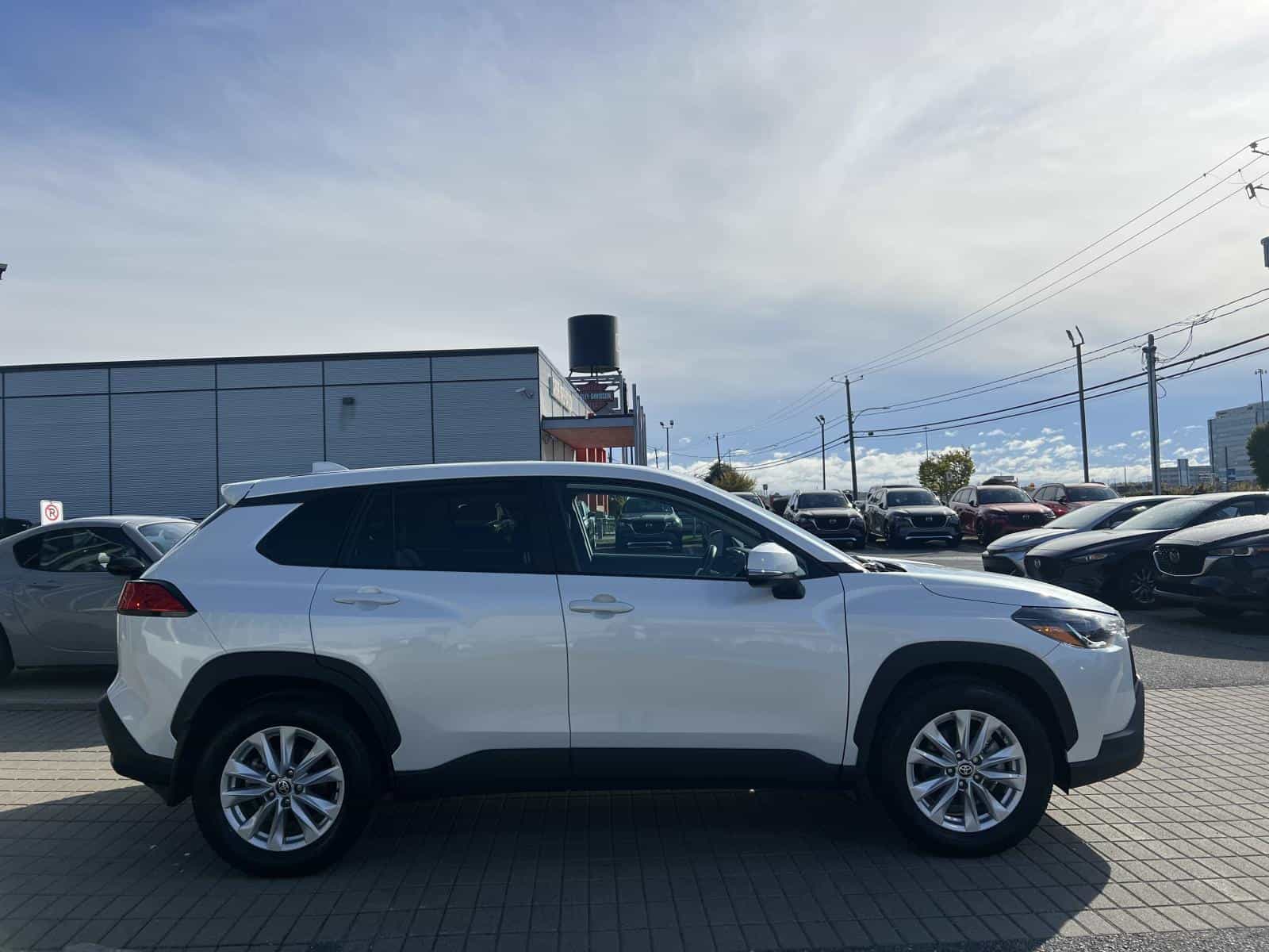 2024 Toyota Corolla Cross LE - Image 10