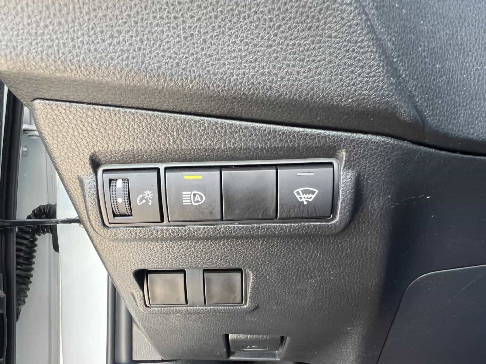 Image 27 Toyota Corolla Cross LE 2024