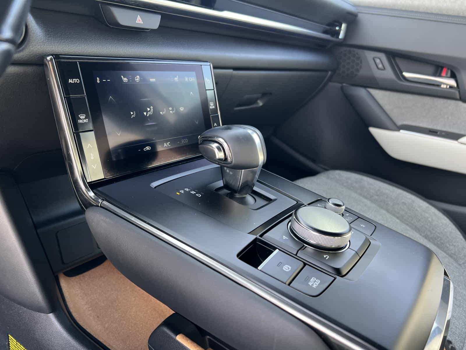 2022 Mazda MX-30 GS - Image 12