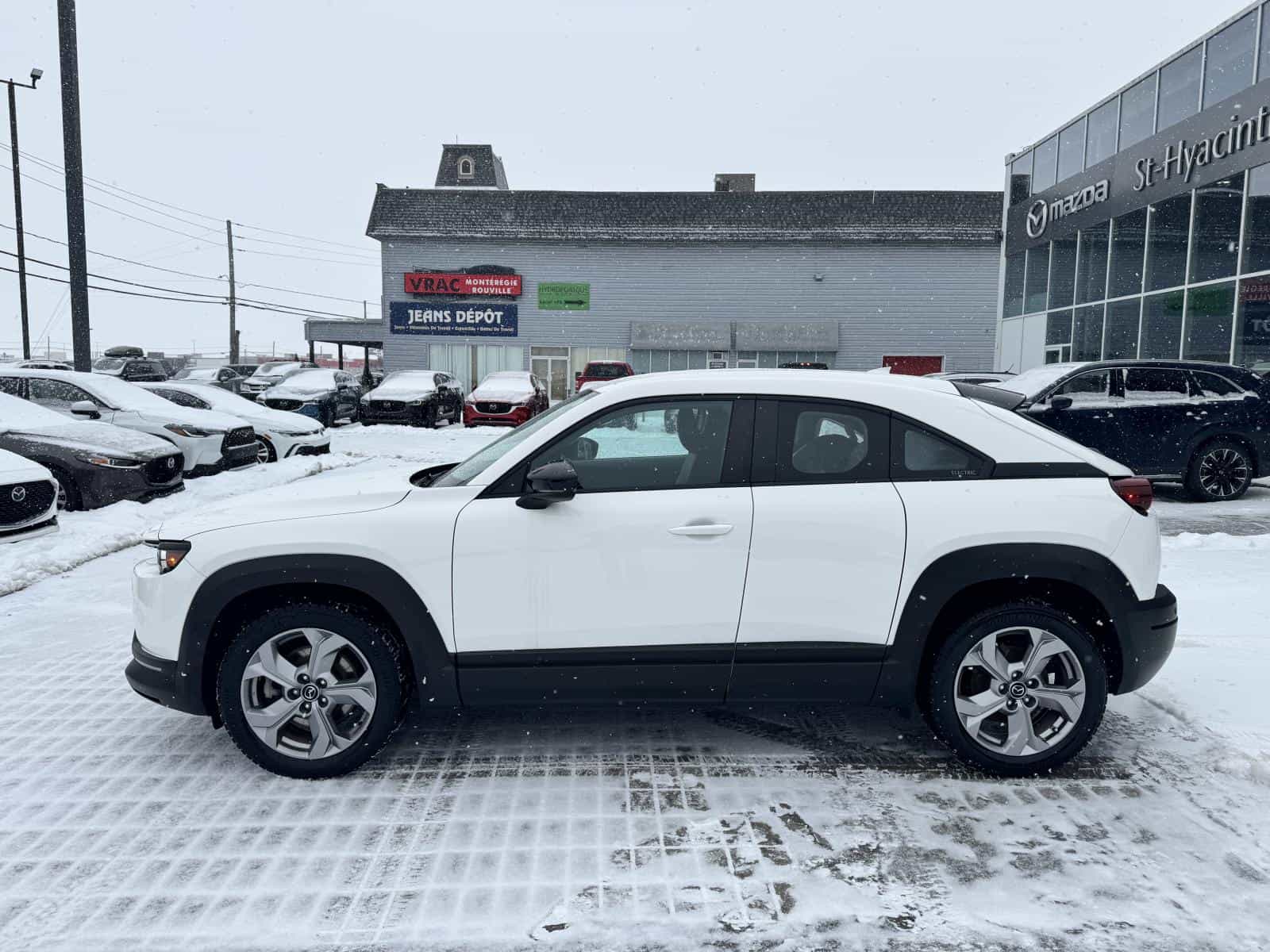 2022 Mazda MX-30 GS - Image 4