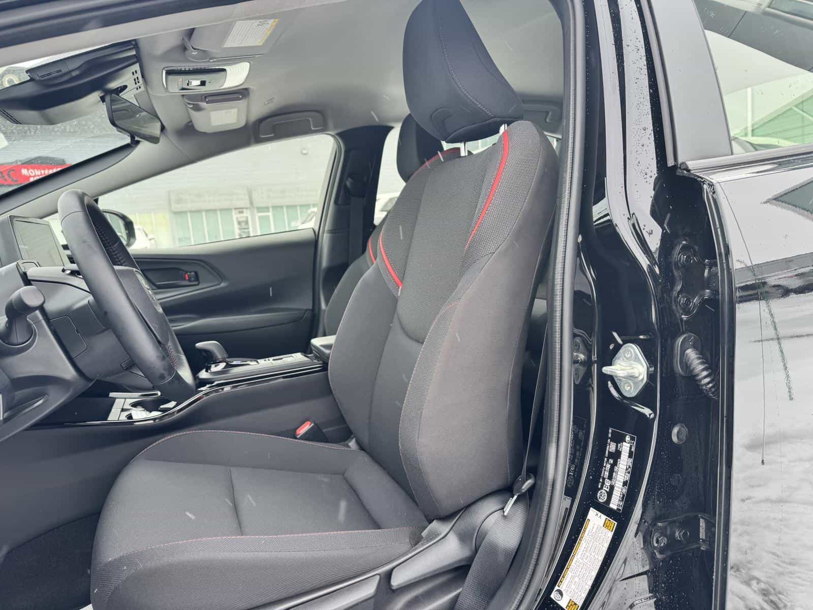 2025 Toyota Prius PHEV SE - Image 13