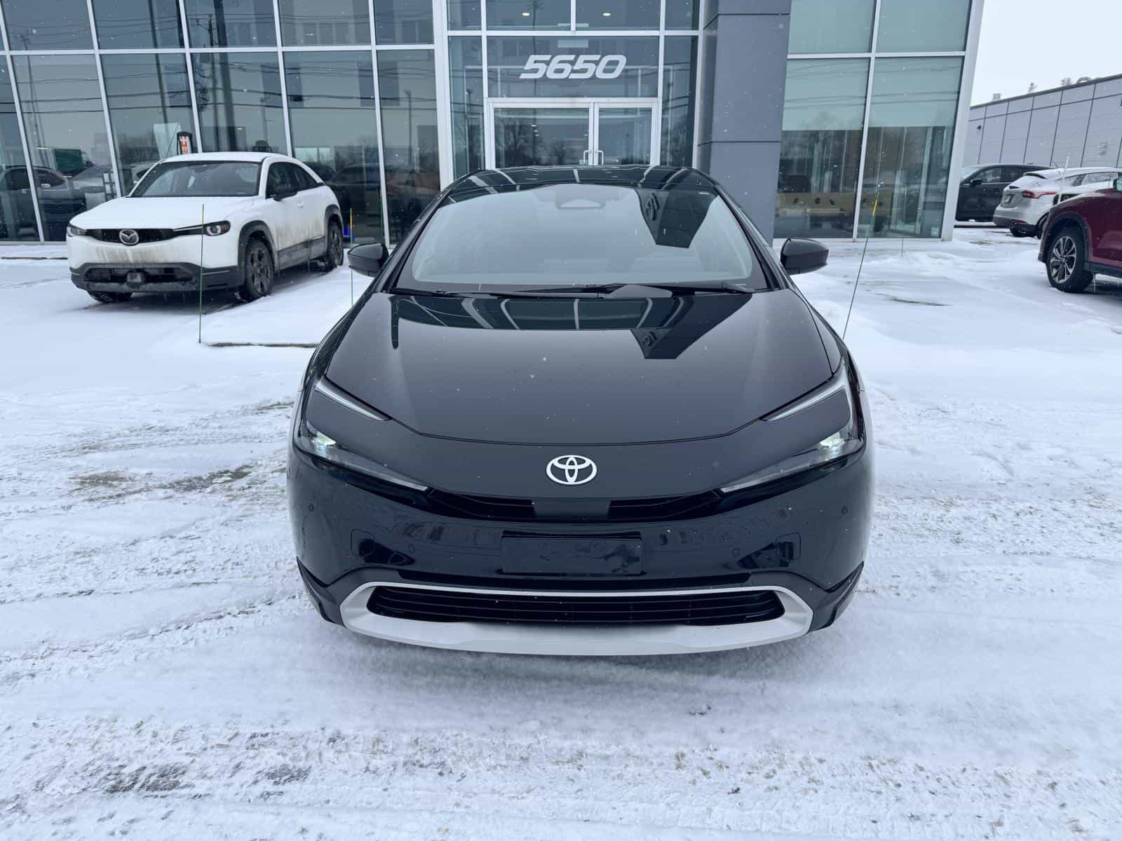 2025 Toyota Prius PHEV SE - Image 10