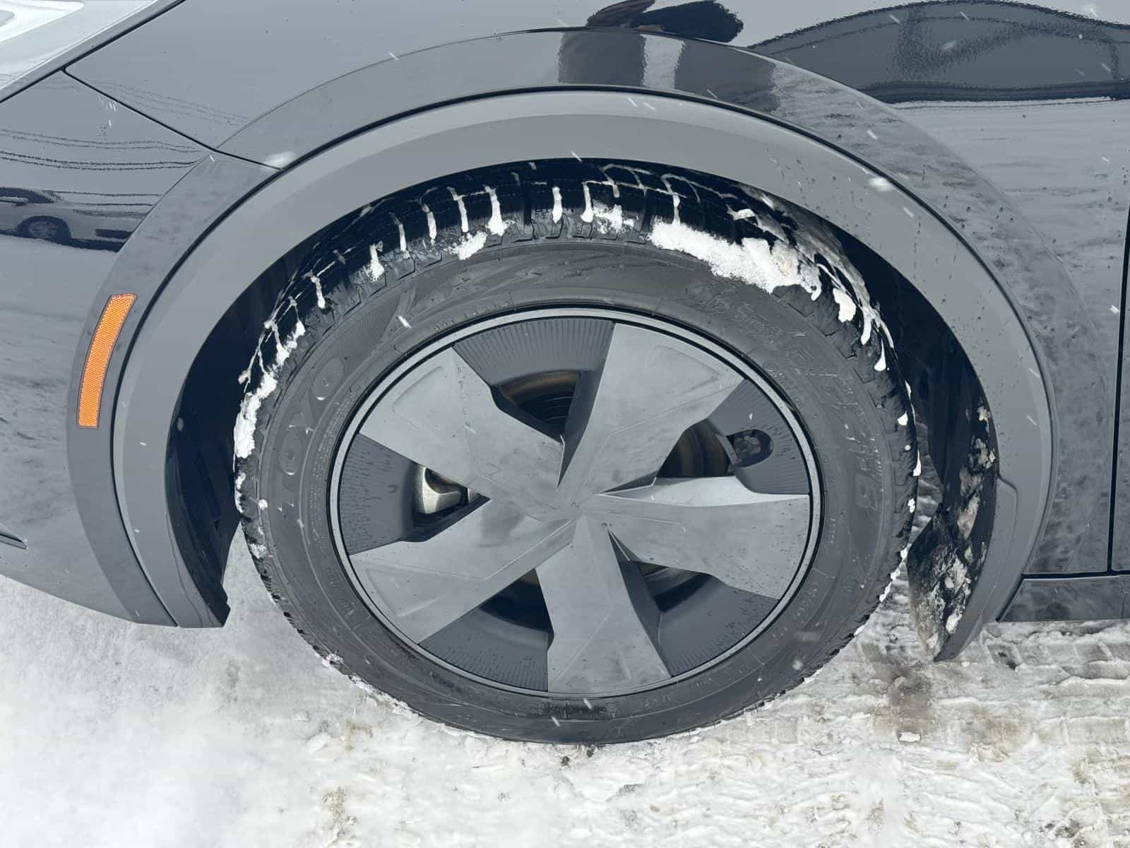 2025 Toyota Prius PHEV SE - Image 11