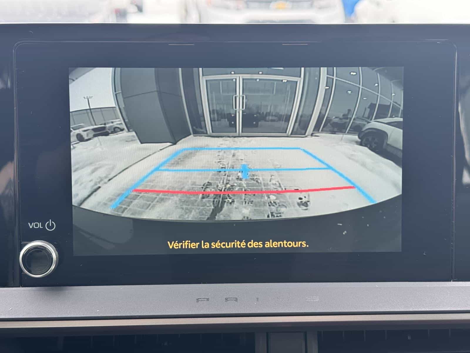 2025 Toyota Prius PHEV SE - Image 22