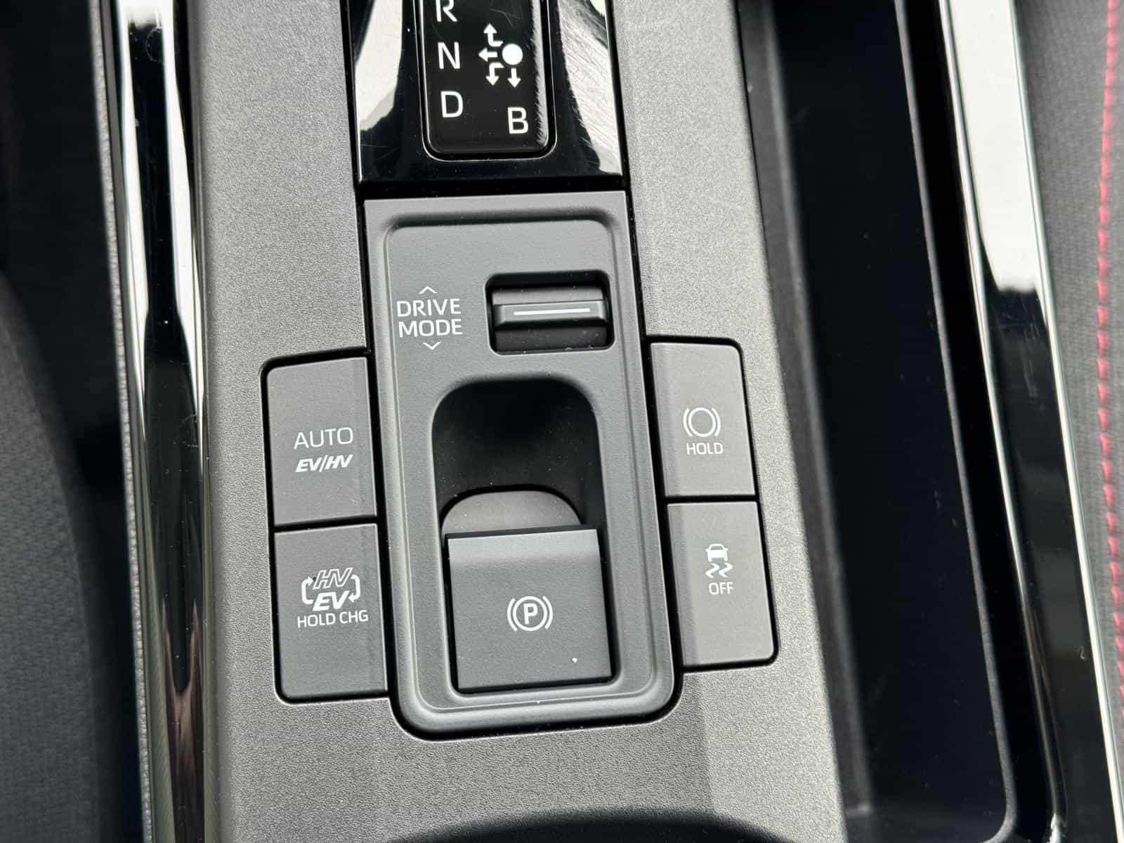 2025 Toyota Prius PHEV SE - Image 21