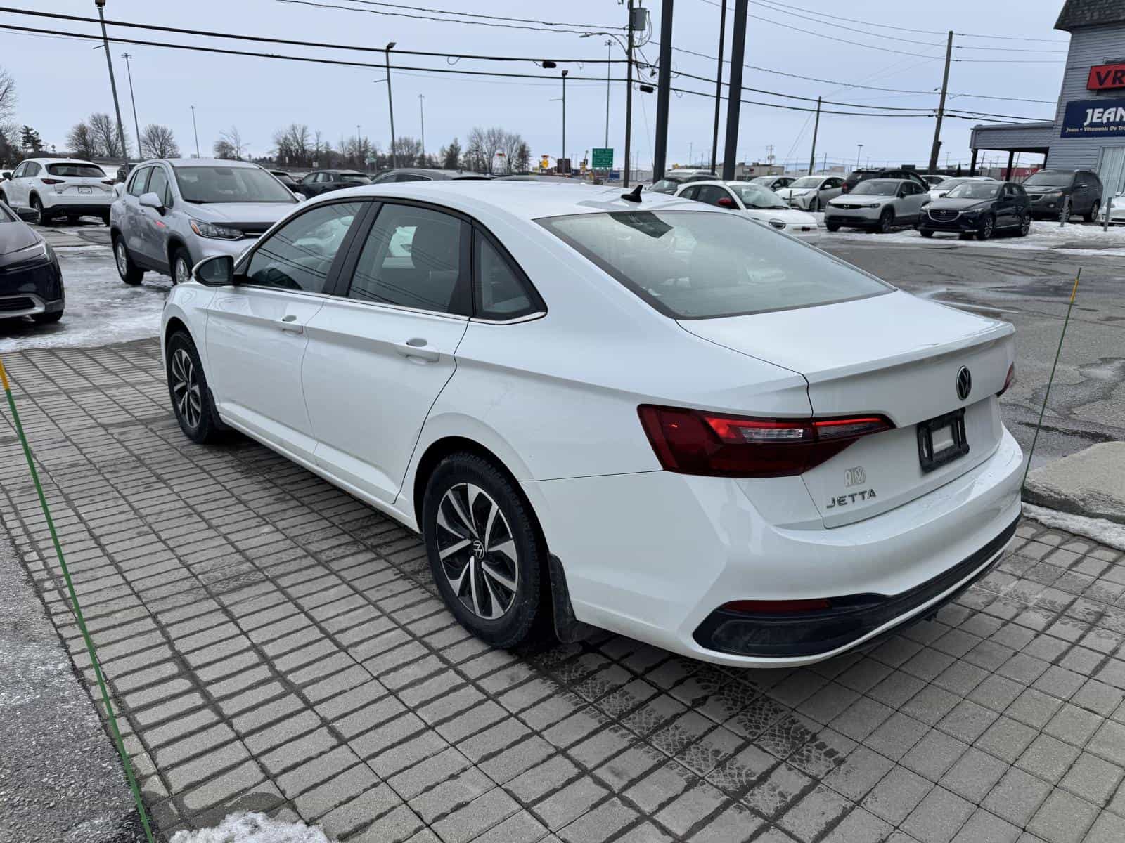 2022 Volkswagen Jetta Trendline - Image 5