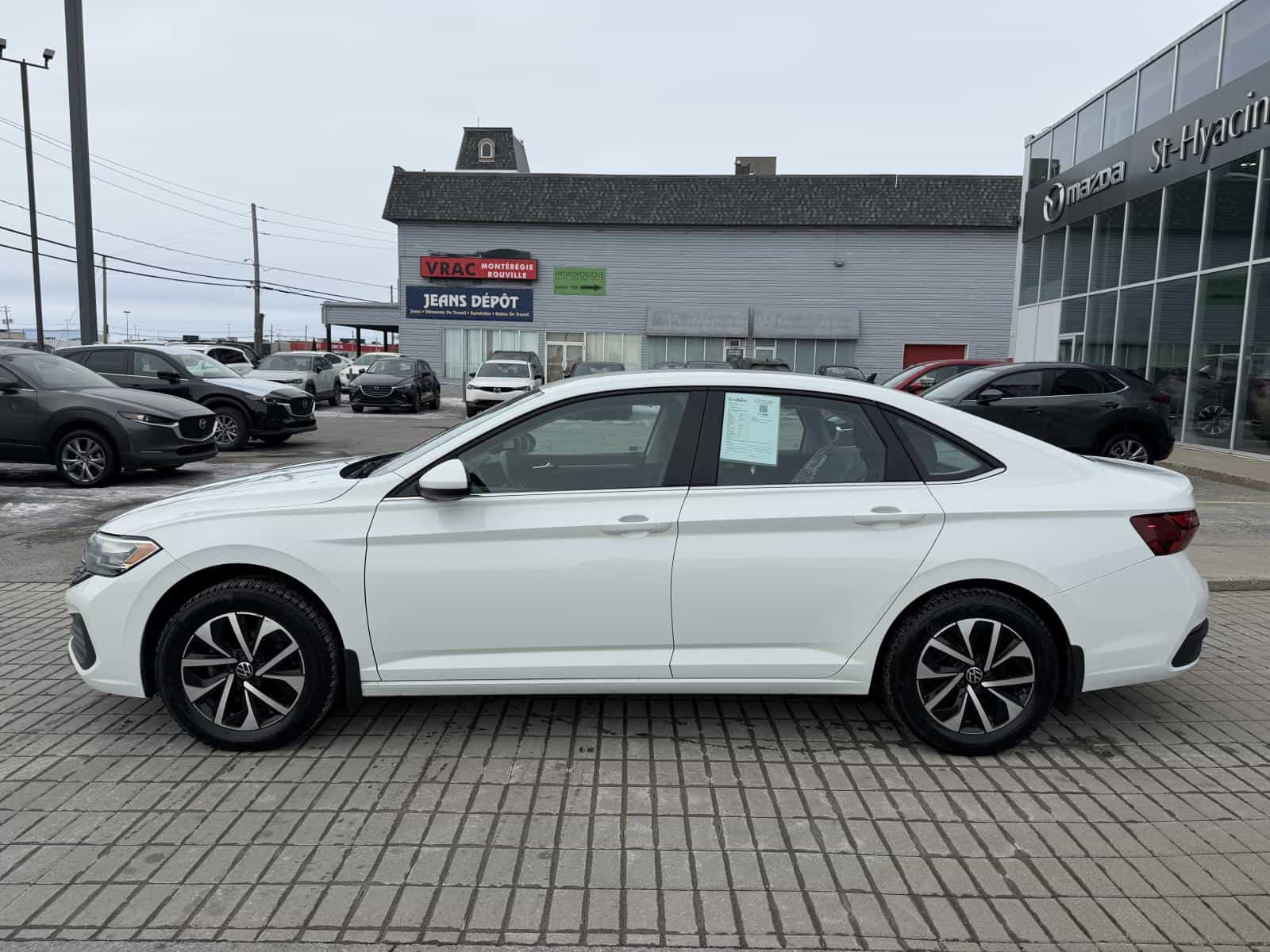 2022 Volkswagen Jetta Trendline - Image 4