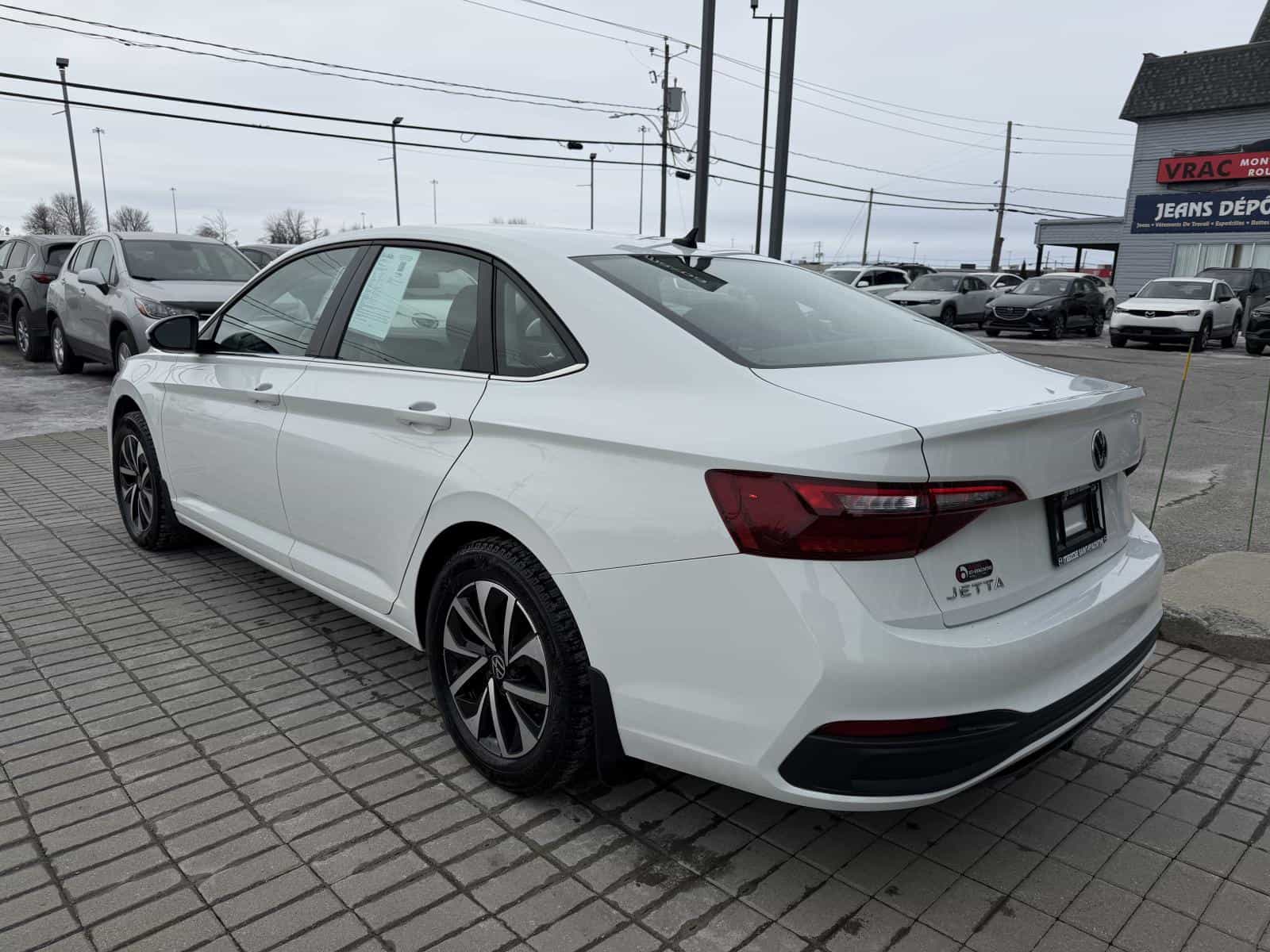 2022 Volkswagen Jetta Trendline - Image 5