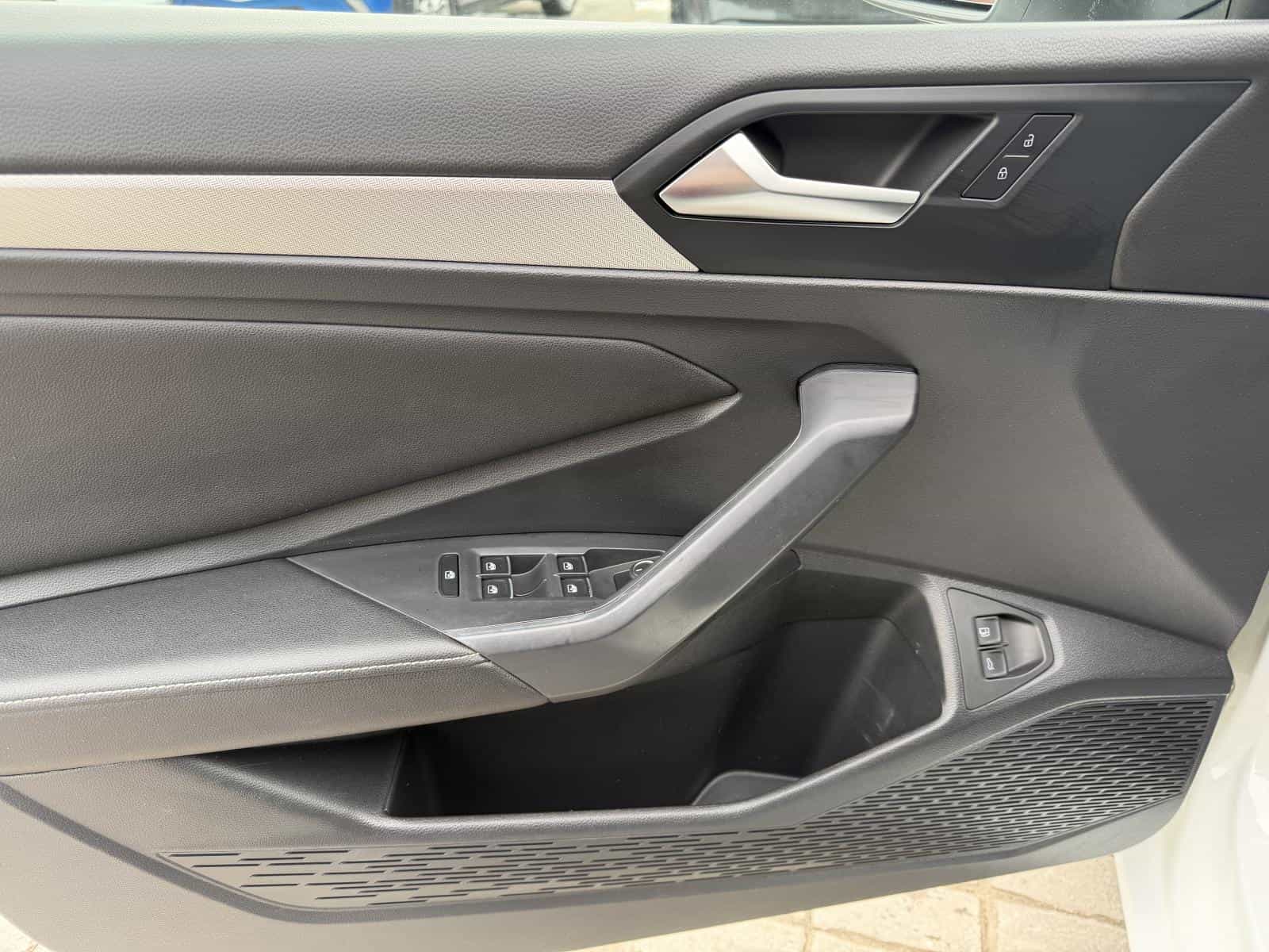 2022 Volkswagen Jetta Trendline - Image 14