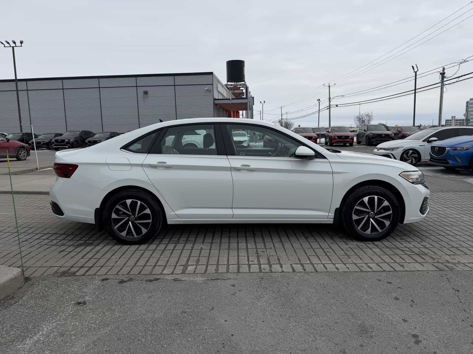 2022 Volkswagen Jetta Trendline - Image 9