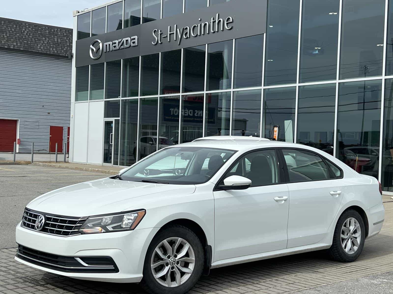 Image 1 Volkswagen Passat Trendline + 2018