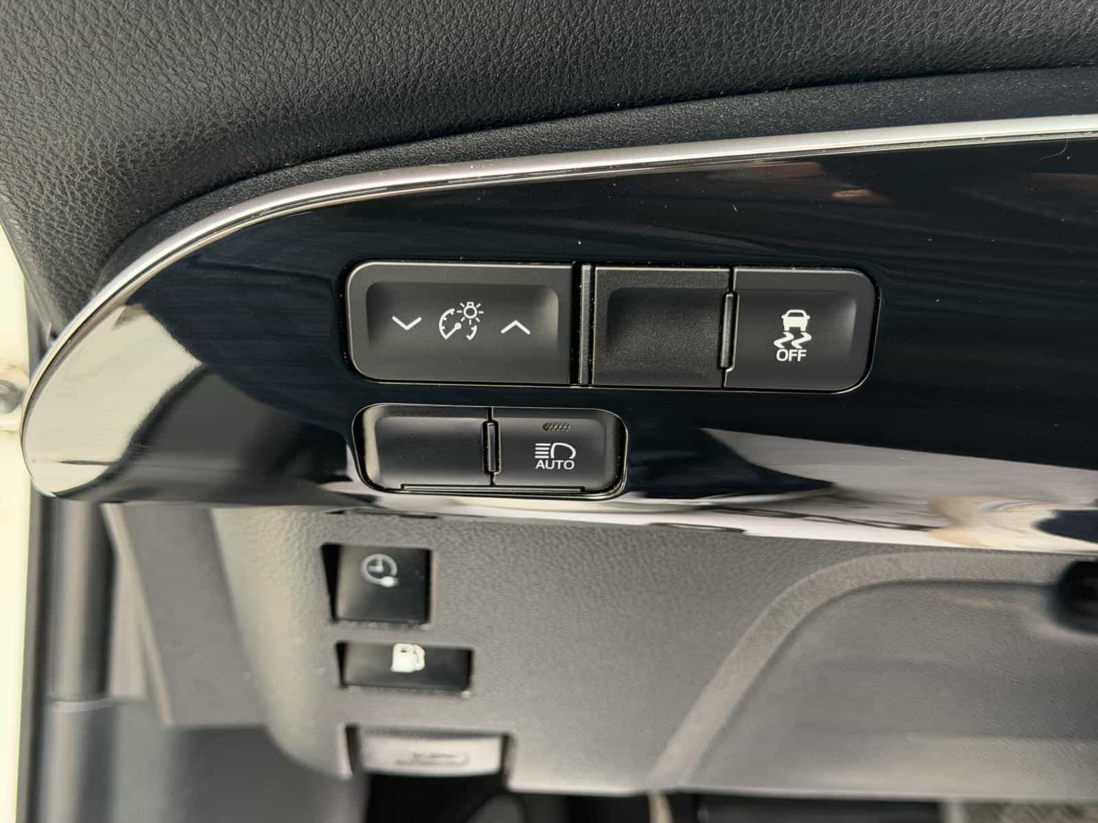 2020 Toyota Prius Prime Base - Image 18