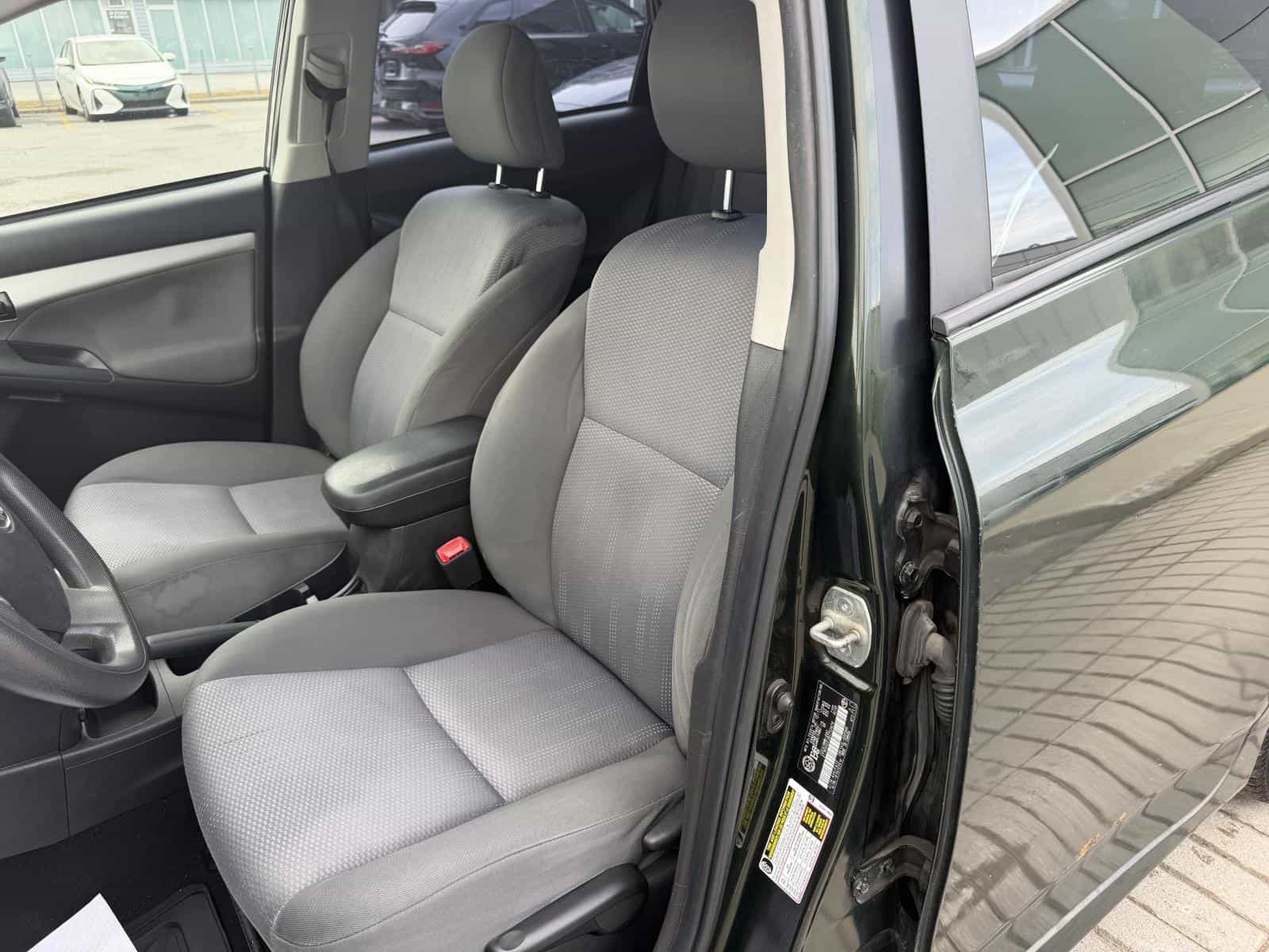 Image 13 Toyota Matrix Base 2011