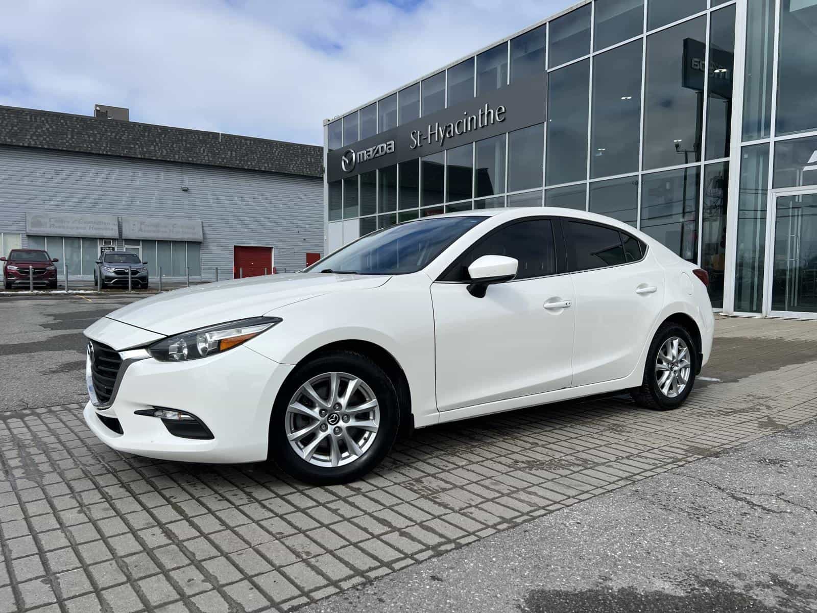 2018 Mazda Mazda3 SE - Image 2