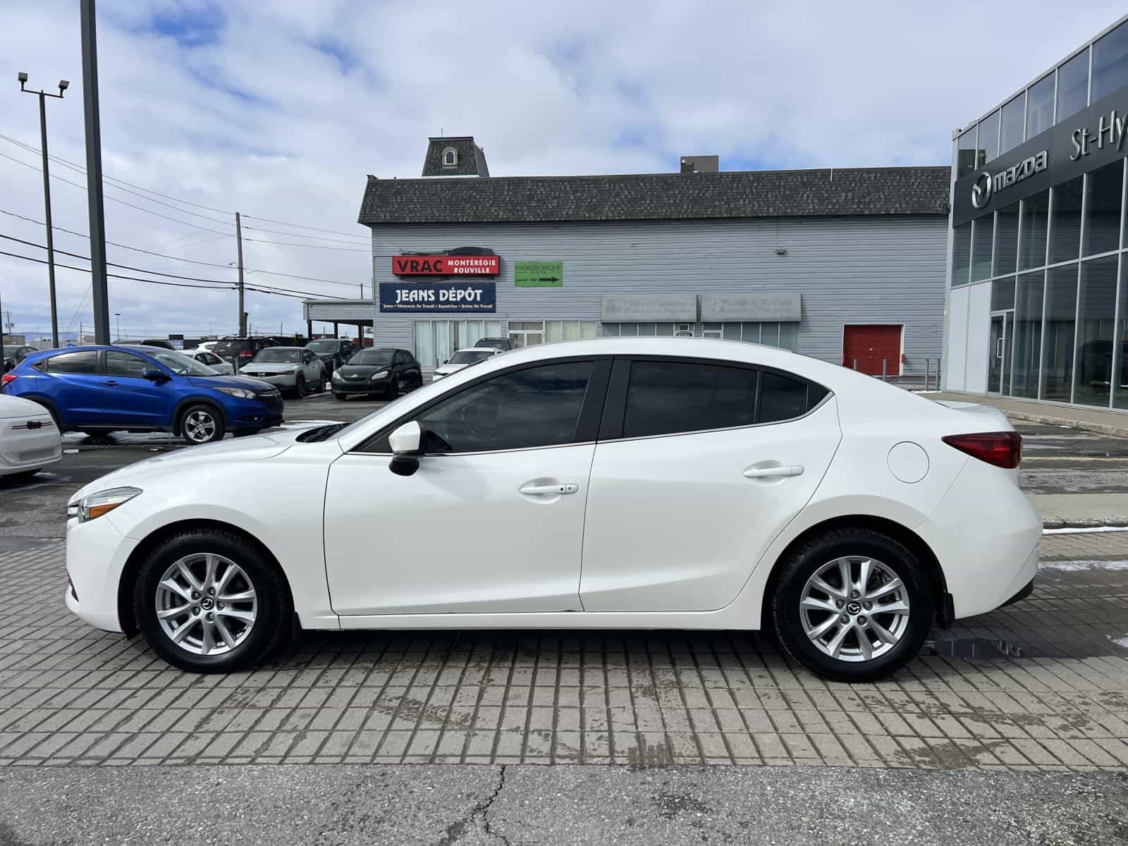 2018 Mazda Mazda3 SE - Image 4