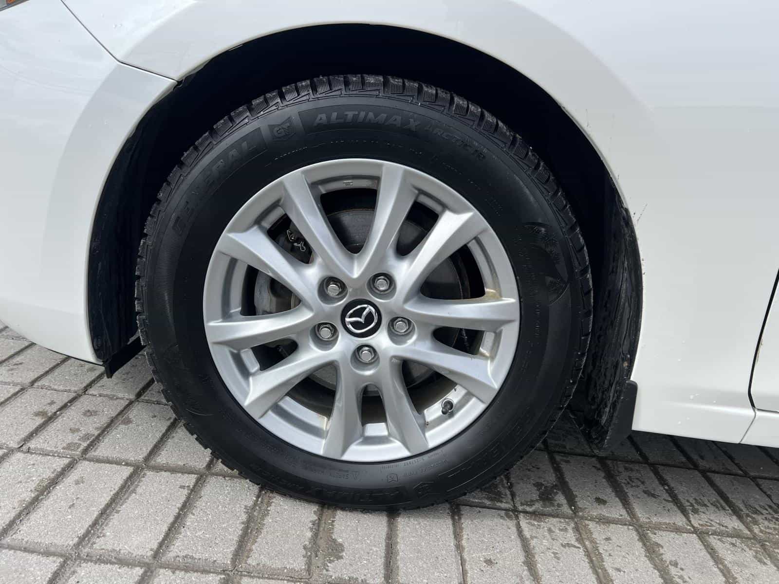 2018 Mazda Mazda3 SE - Image 5