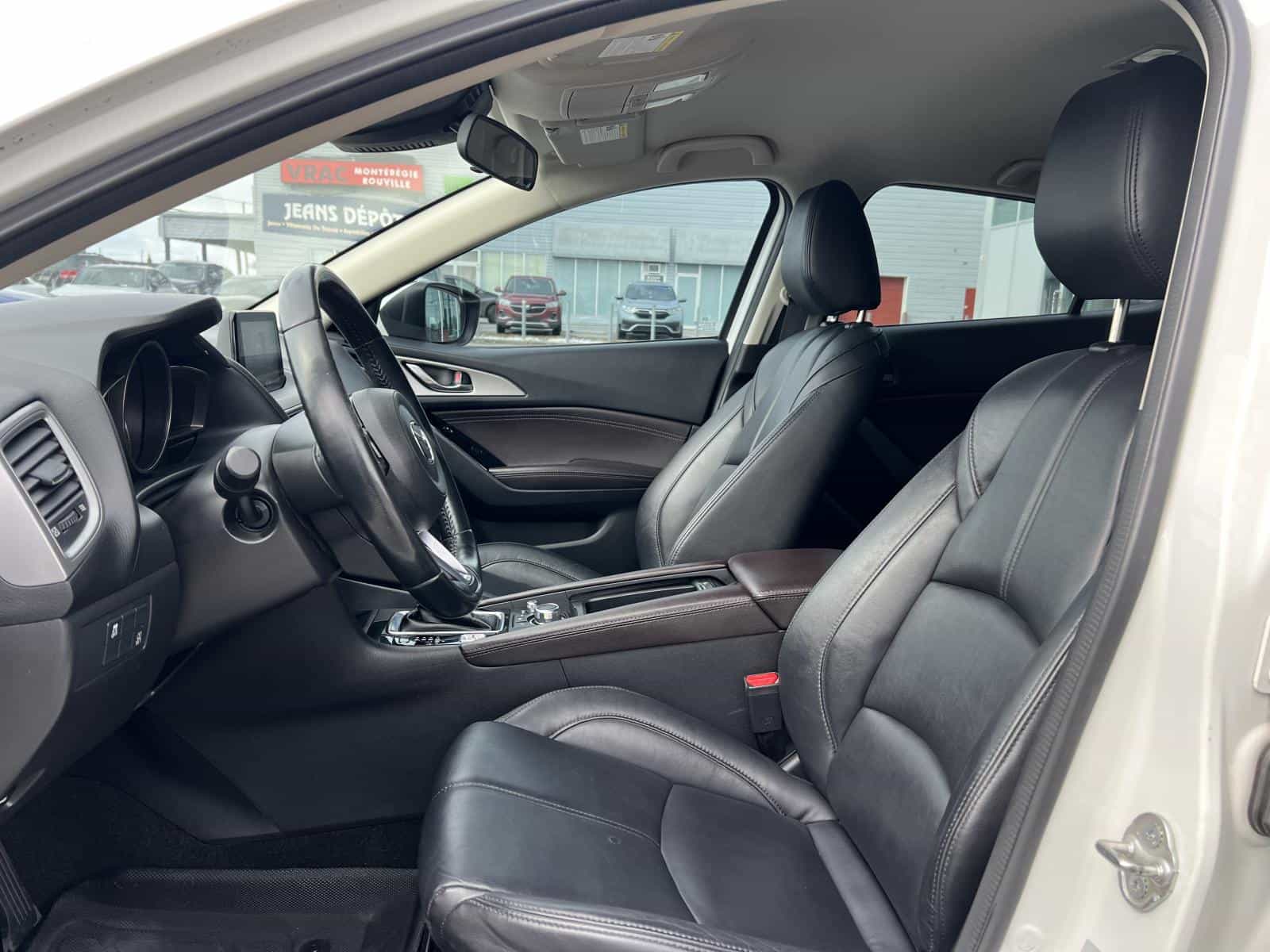 2018 Mazda Mazda3 SE - Image 12