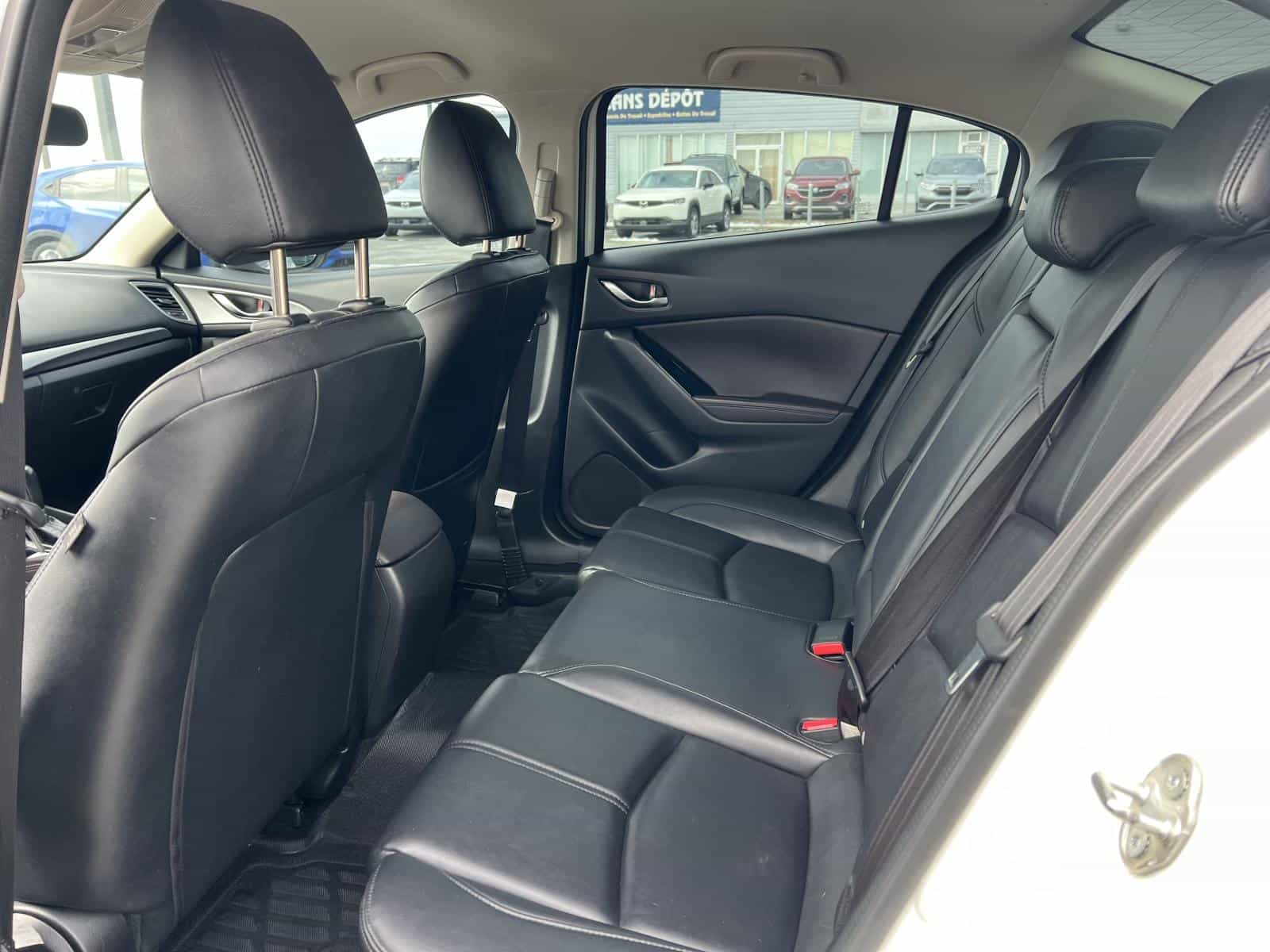 2018 Mazda Mazda3 SE - Image 11