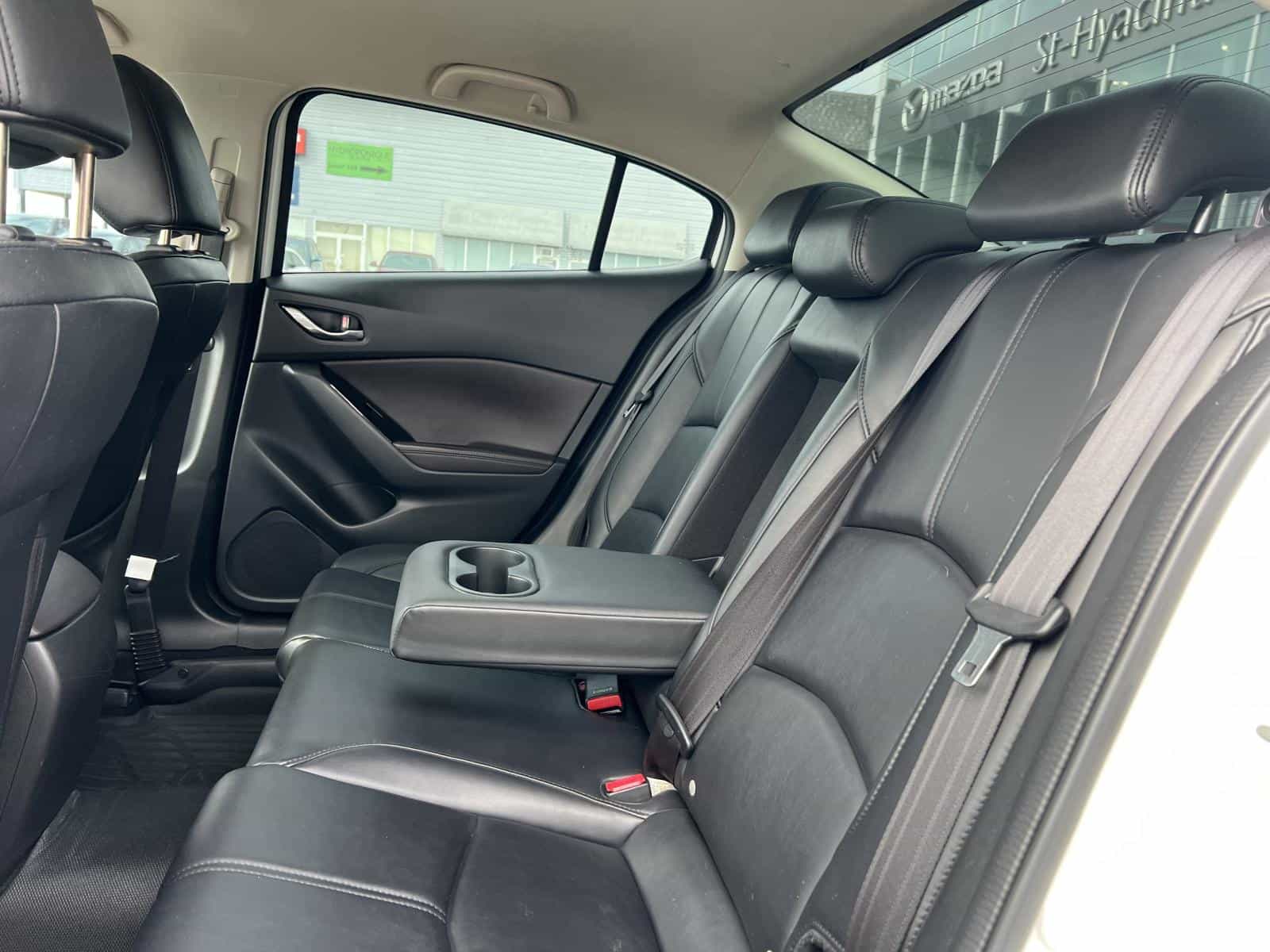 2018 Mazda Mazda3 SE - Image 16