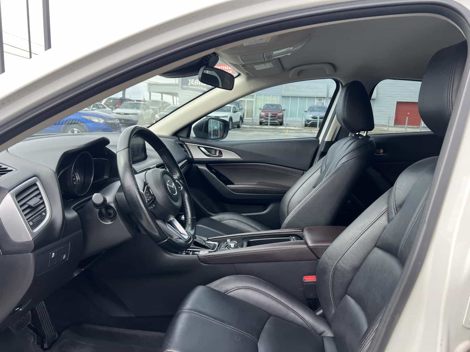 2018 Mazda Mazda3 SE - Image 13