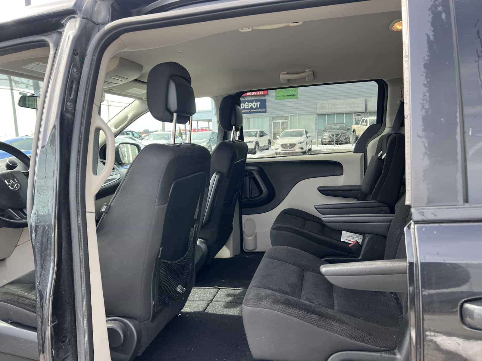 2017 Dodge Grand Caravan SXT - Image 10