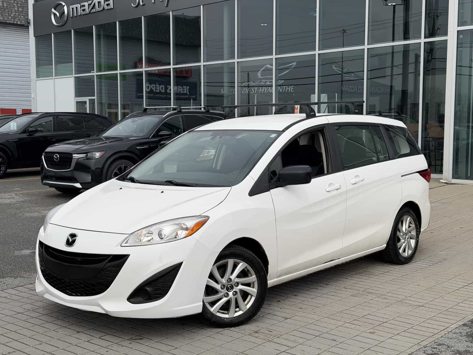 2017 Mazda Mazda5 GS - Image 1
