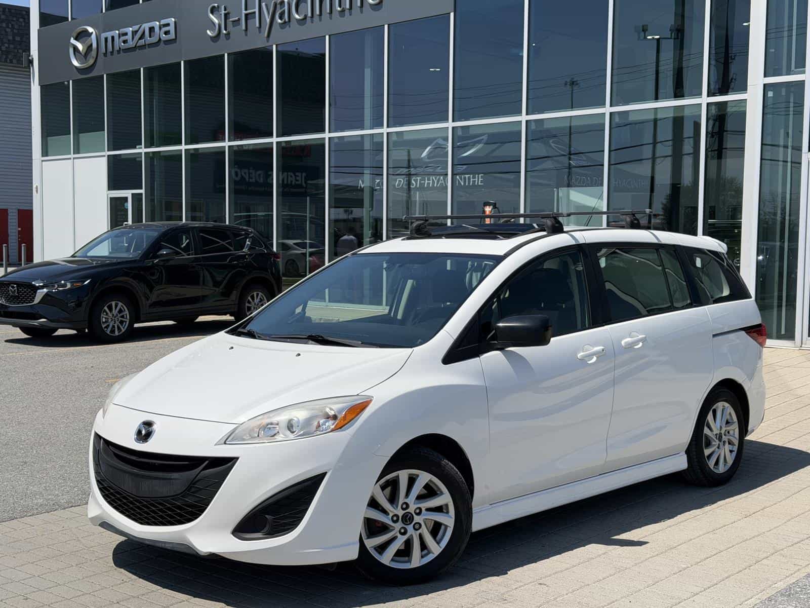 2017 Mazda Mazda5 GS - Image 1