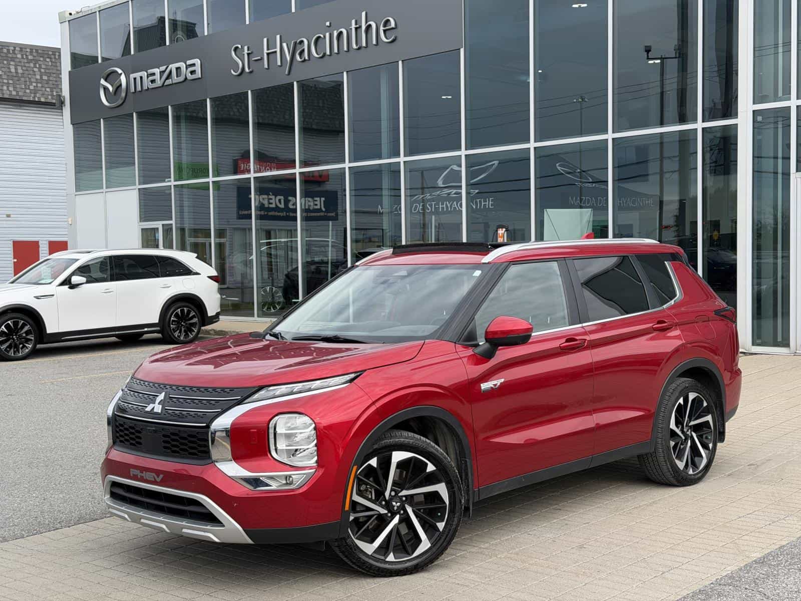 2025 Mitsubishi Outlander SEL PHEV - Image 1