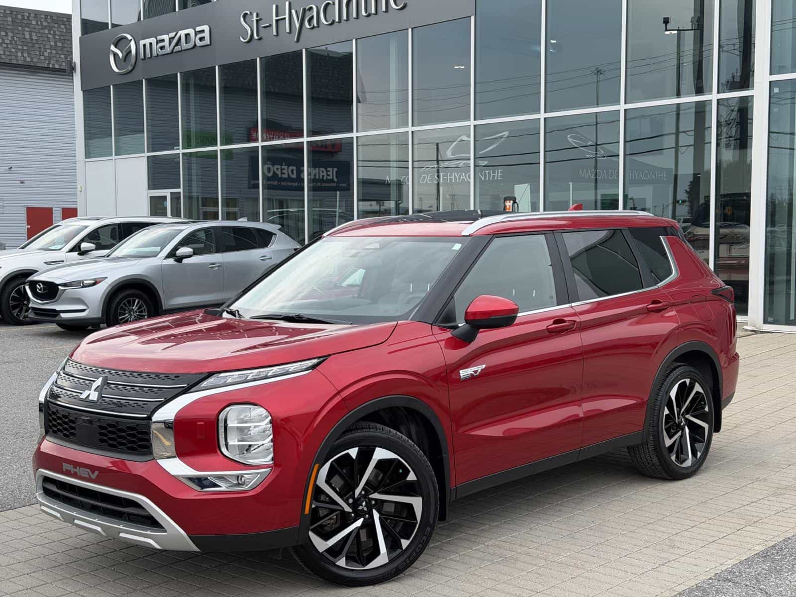 2025 Mitsubishi Outlander SEL PHEV - Image 1