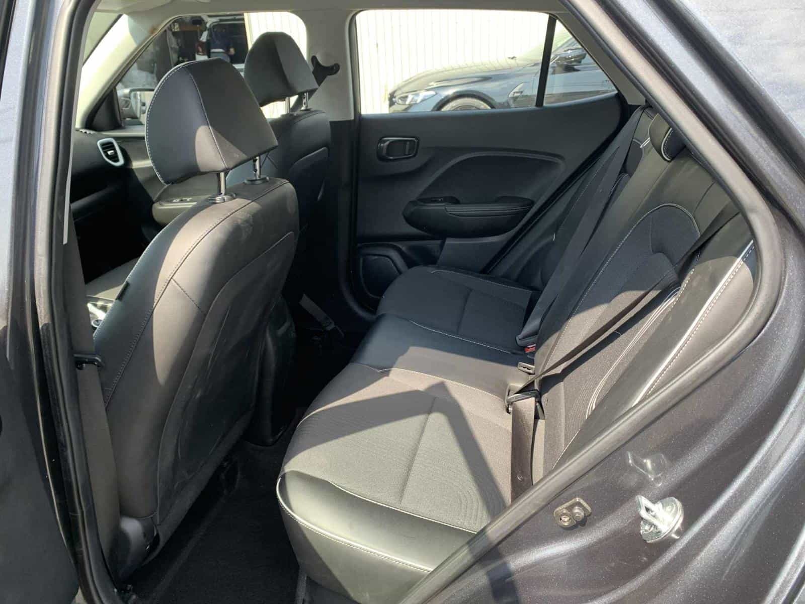 2021 Hyundai Venue Ultimate Urban Denim - Image 13