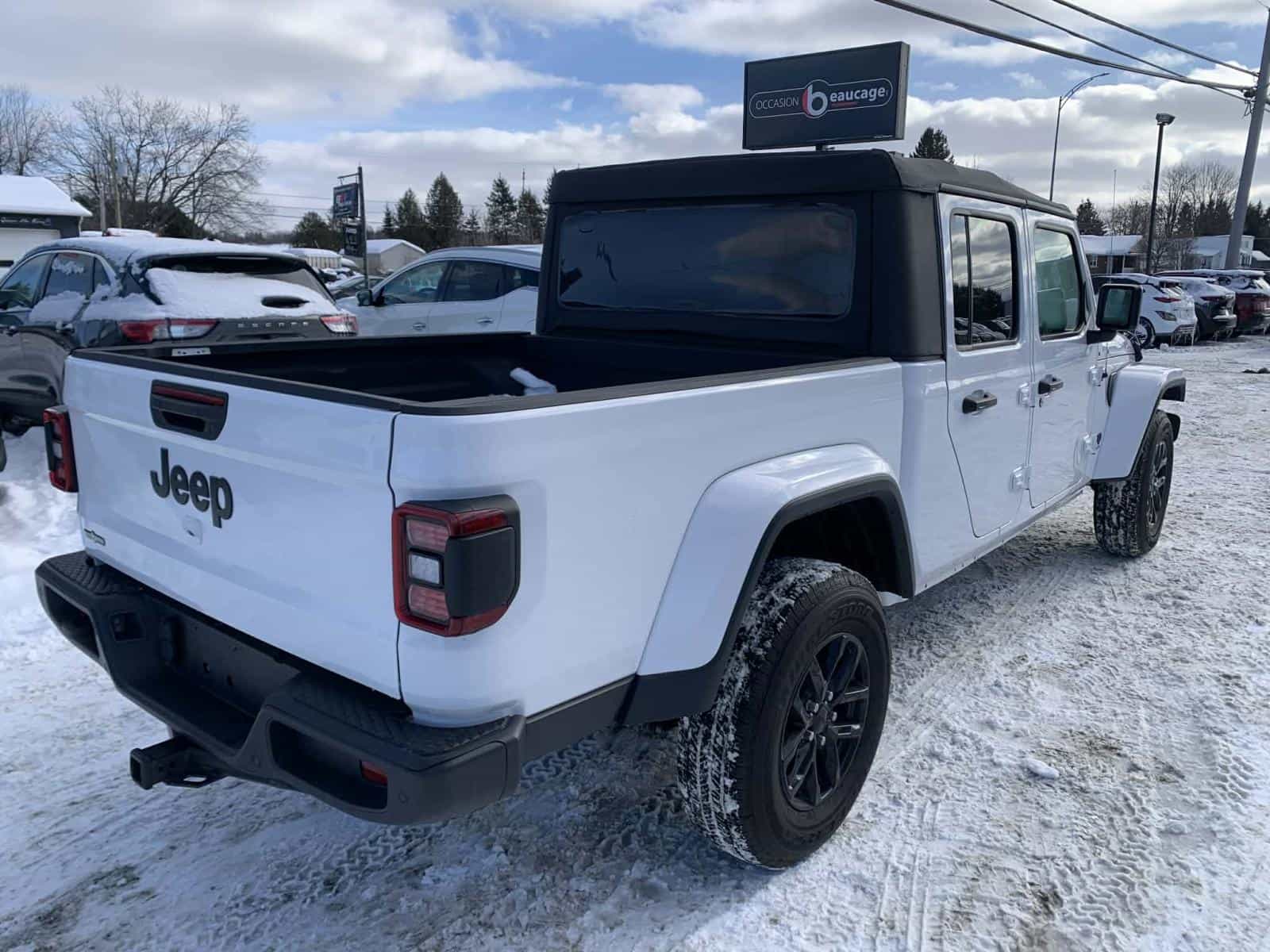 2022 Jeep Gladiator Sport S - Image 4