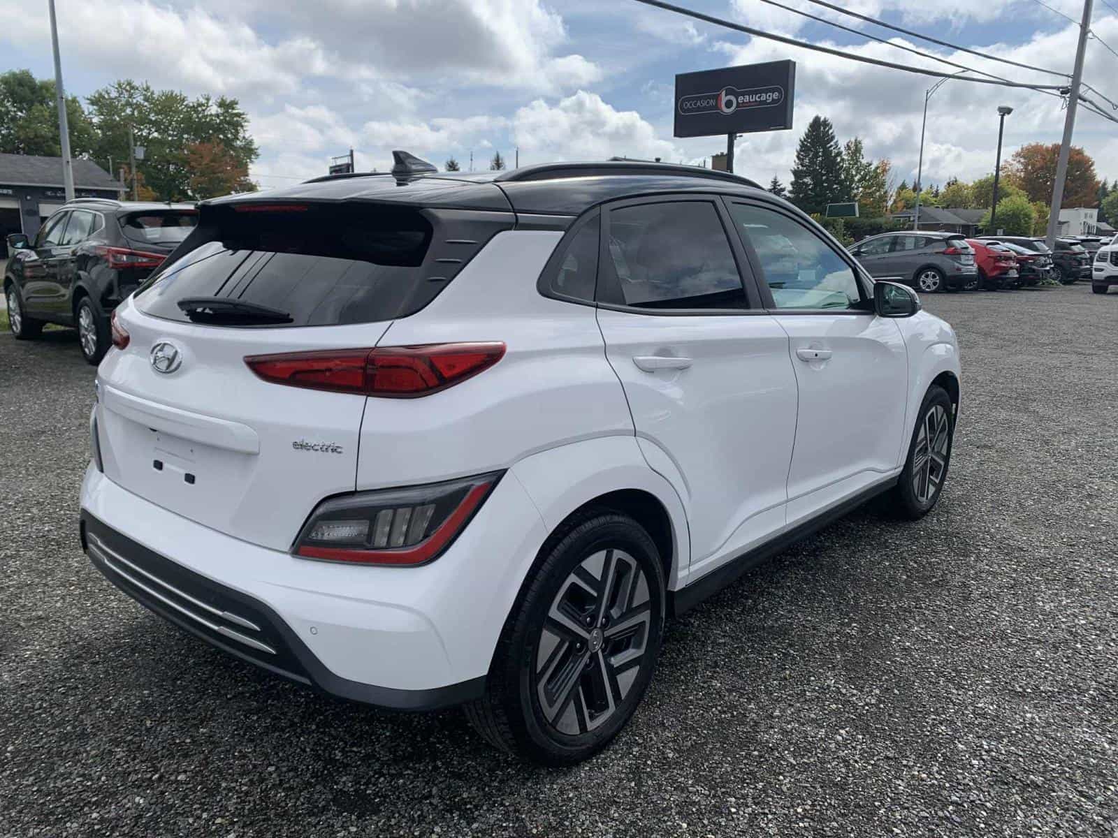 2022 Hyundai Kona EV Preferred - Image 4