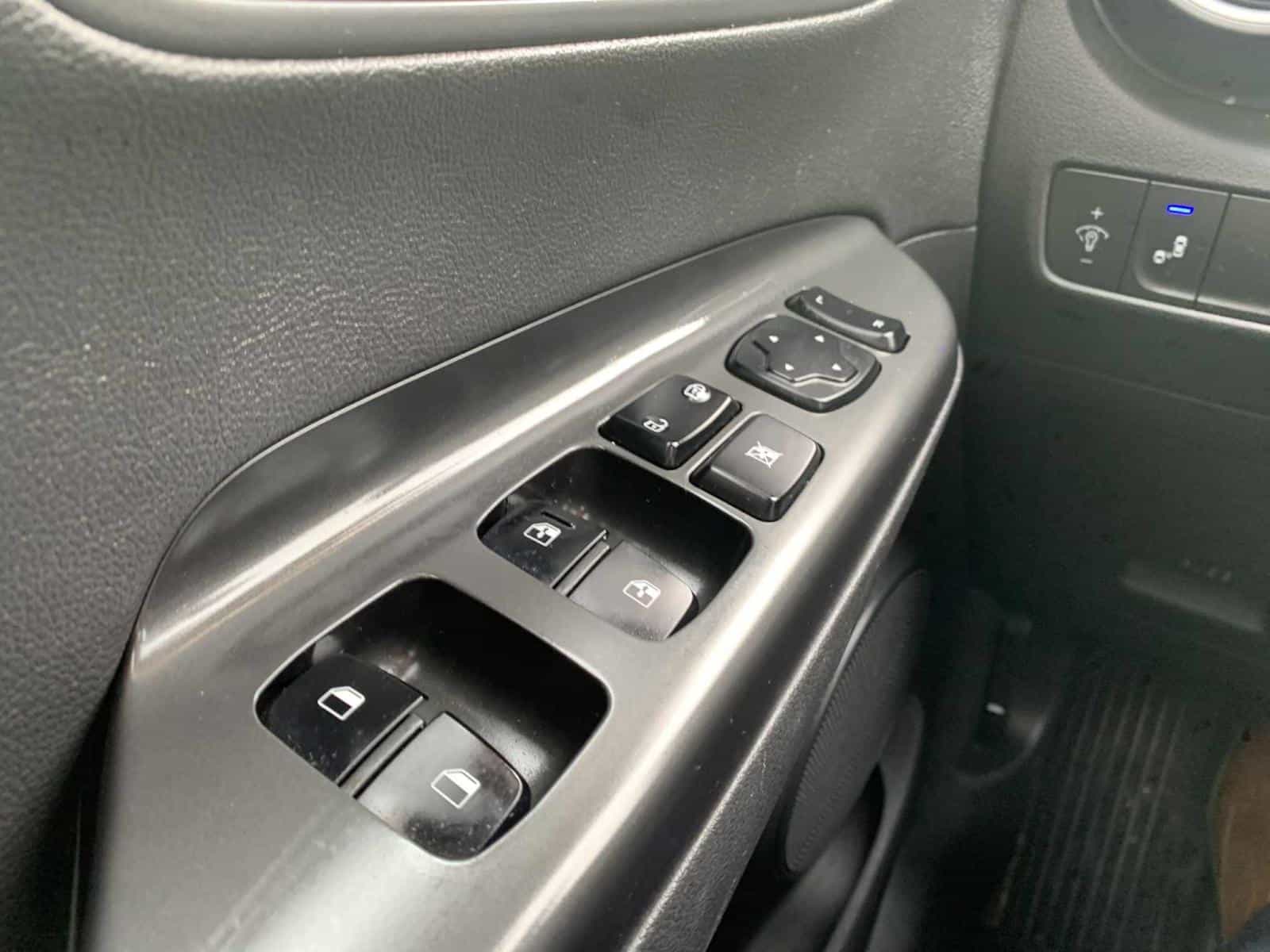 2020 Hyundai Kona Luxury - Image 26