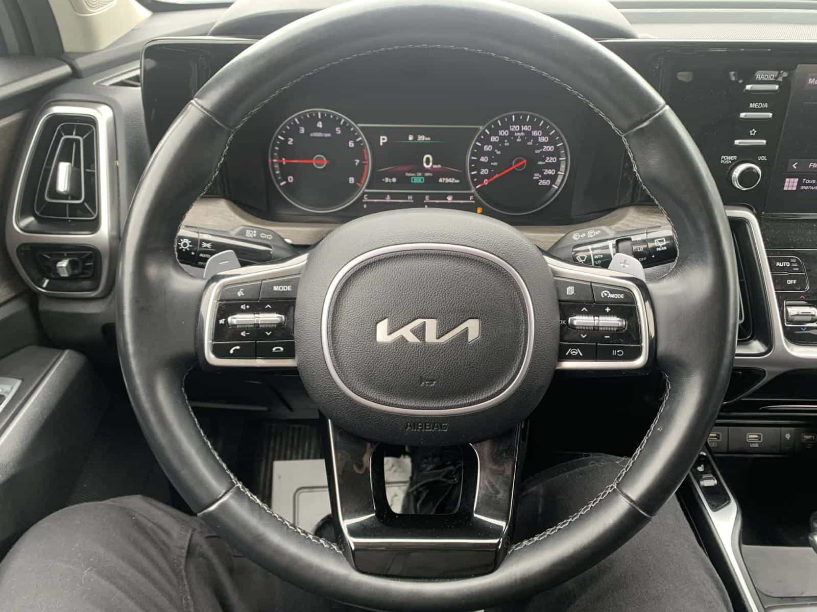 2023 Kia Sorento EX - Image 12