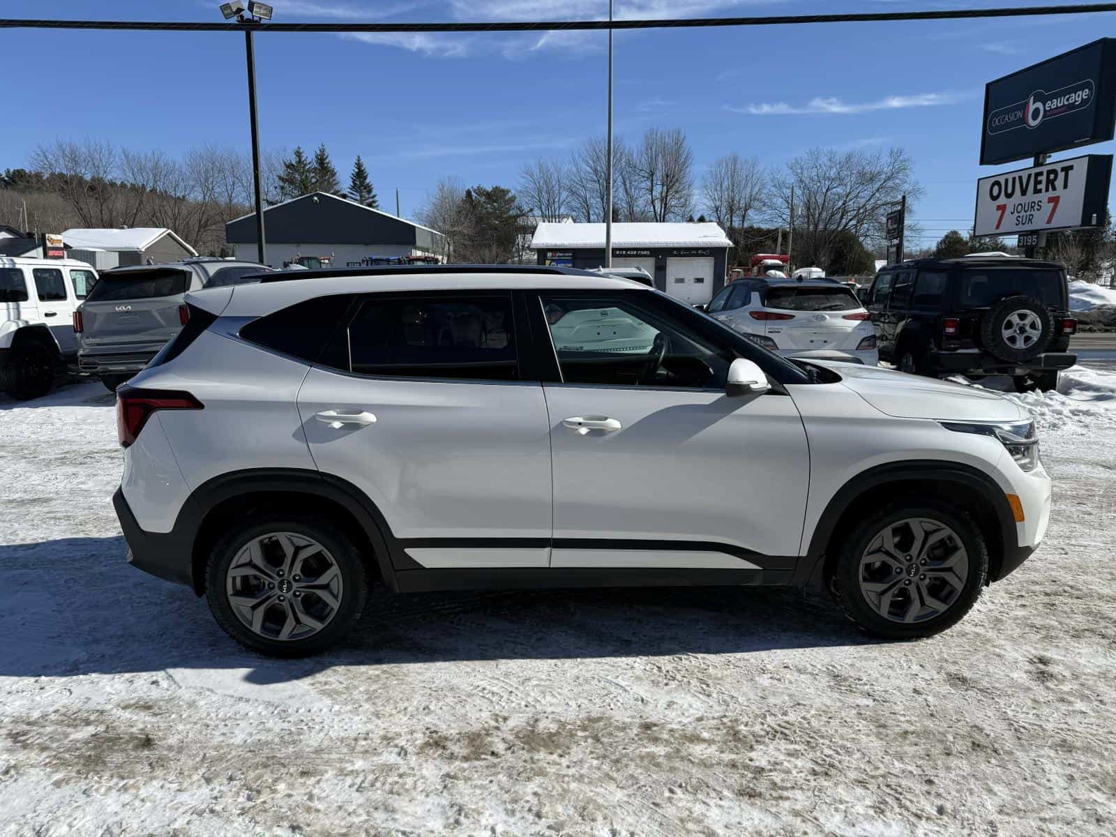 2024 Kia Seltos EX - Image 13