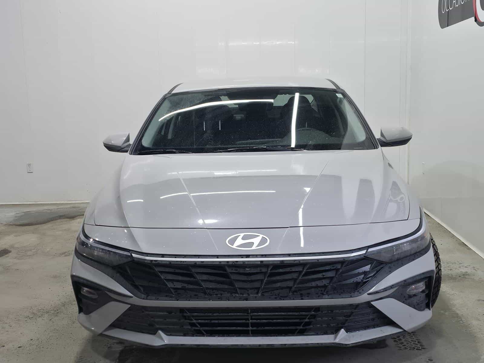 Image 3 Hyundai Elantra Essential 2025
