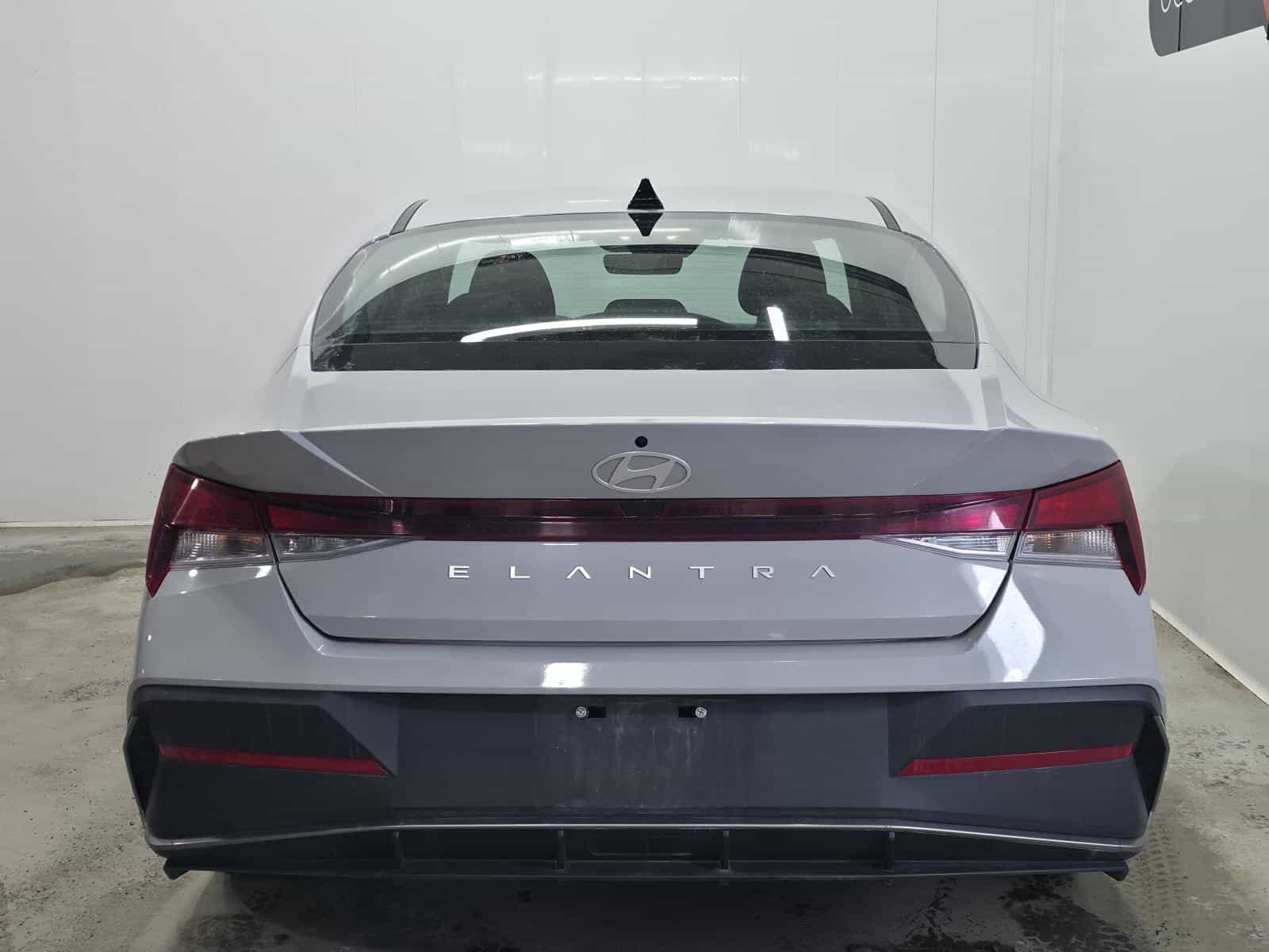 Image 6 Hyundai Elantra Essential 2025