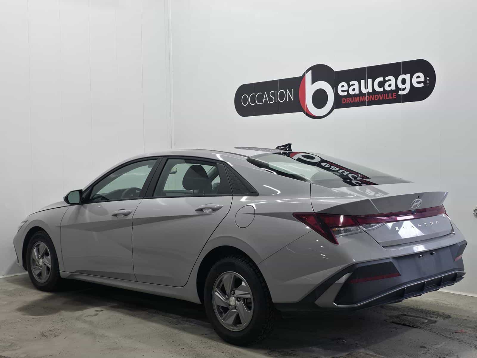 2025 Hyundai Elantra Essential - Image 4