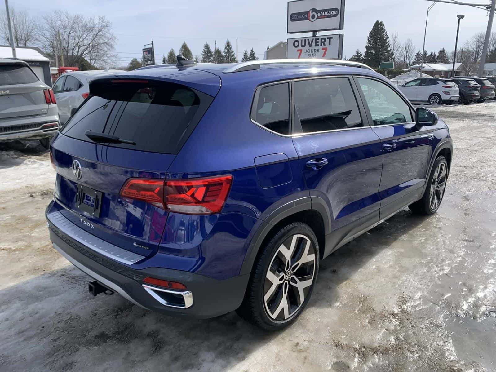 Image 4 Volkswagen Taos Highline 2022