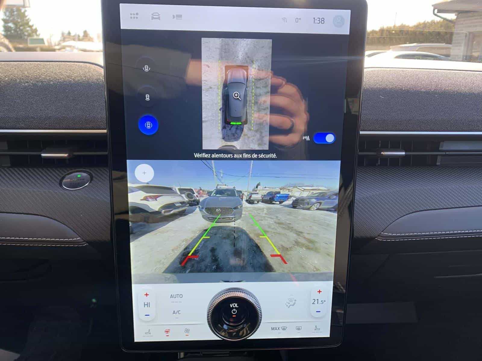 2023 Ford Mustang MACH-E Premium - Image 23