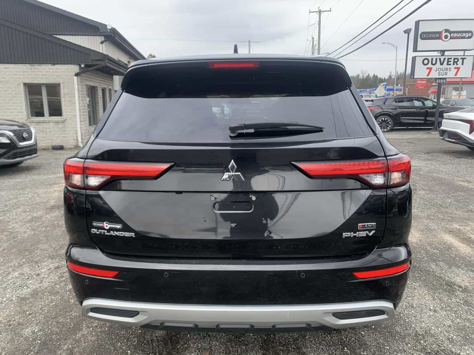 2024 Mitsubishi Outlander GT - Image 13