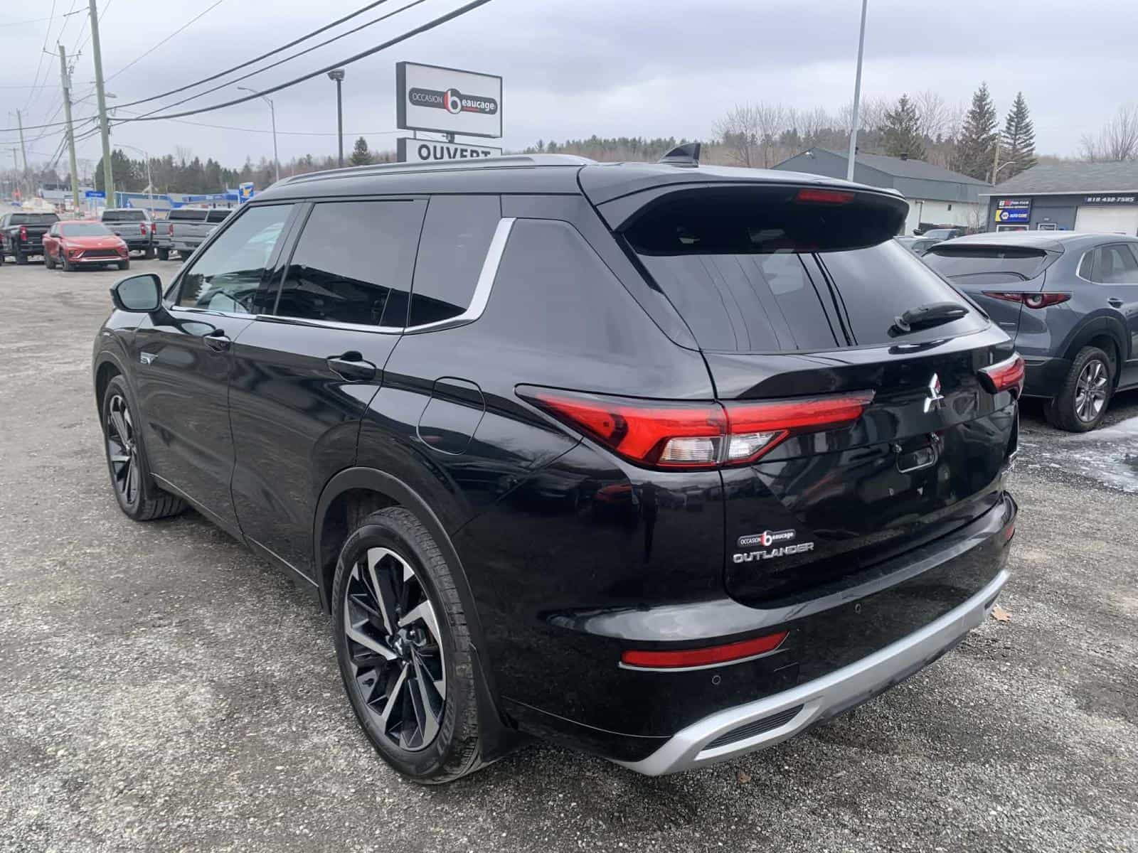 2024 Mitsubishi Outlander GT - Image 5