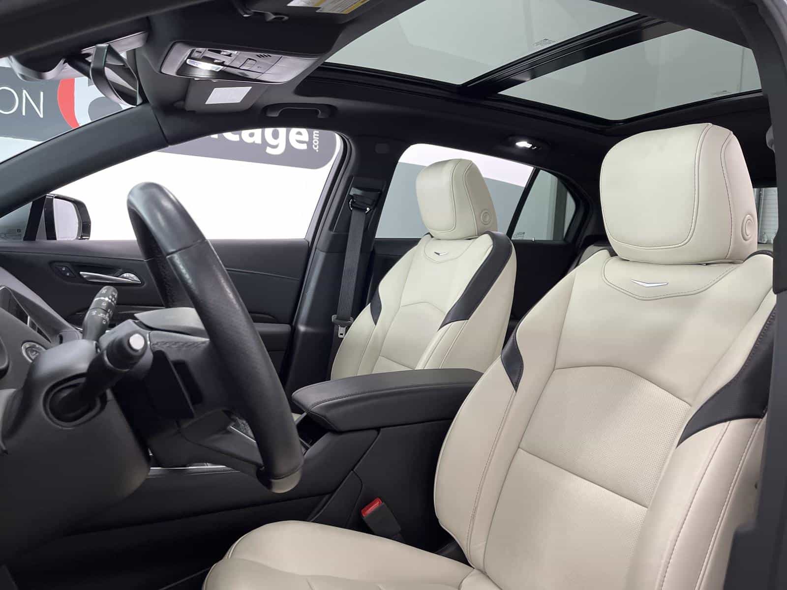 2023 Cadillac XT4 Sport - Image 8