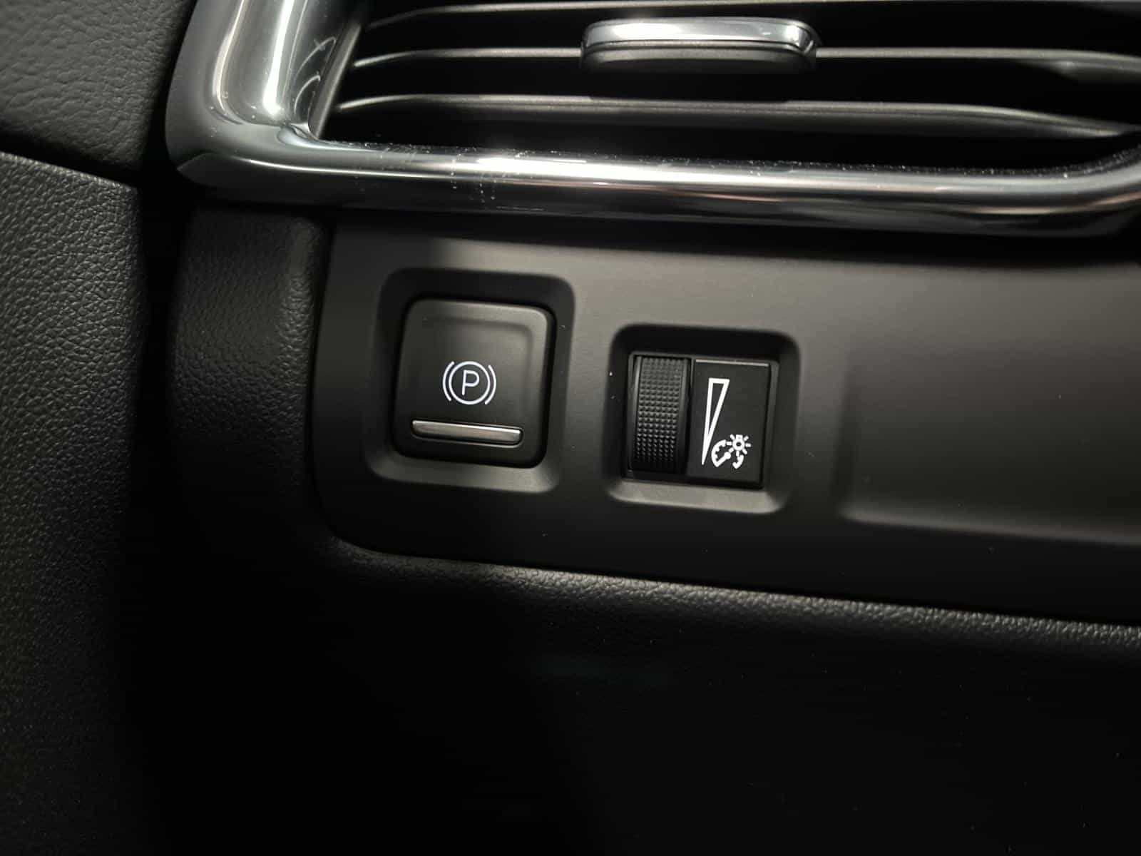 2023 Cadillac XT4 Sport - Image 14